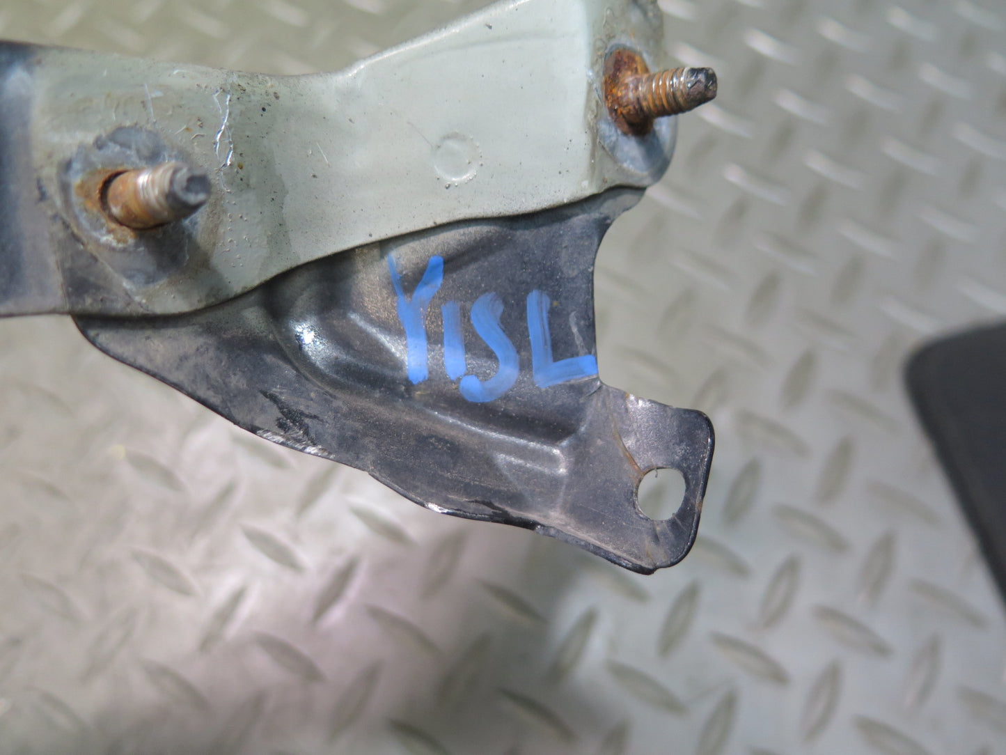 01-05 Lexus JCE10L IS300 Set of 2 Front Headlight Mount Bracket Support OEM