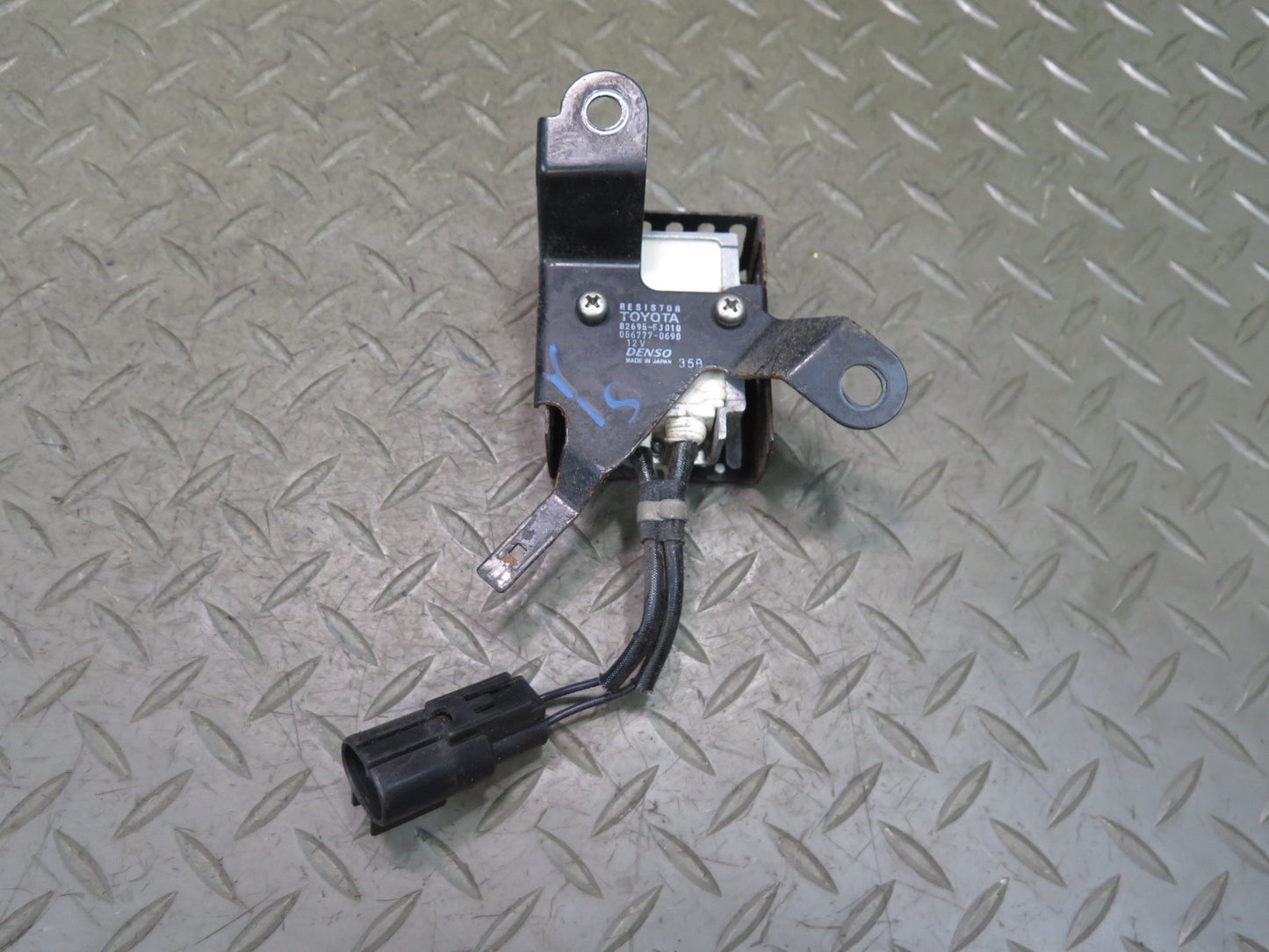 01-05 Lexus JCE10L IS300 Daytime Running Light Lamp Resistor 82695-53010