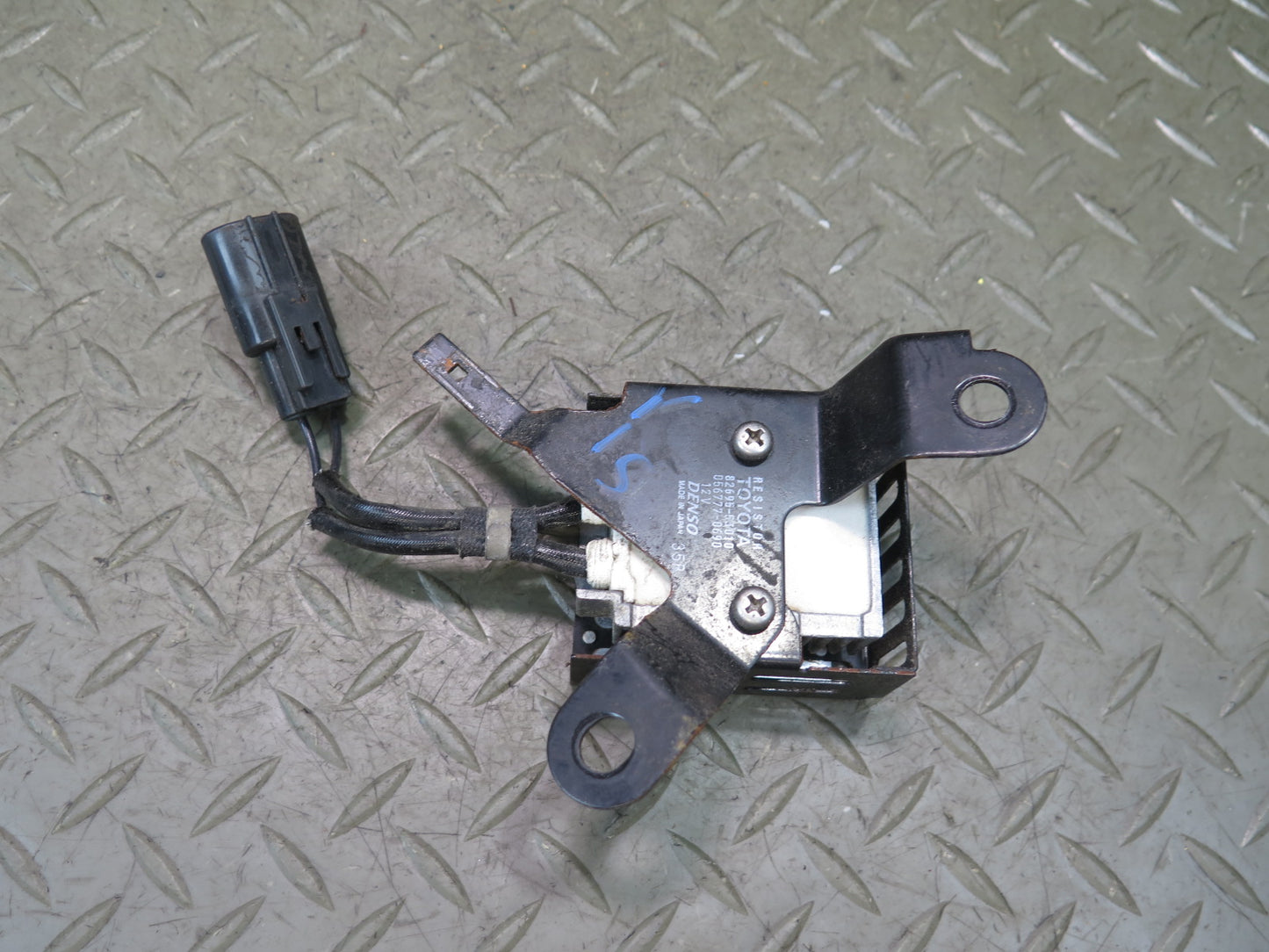 01-05 Lexus JCE10L IS300 Daytime Running Light Lamp Resistor 82695-53010