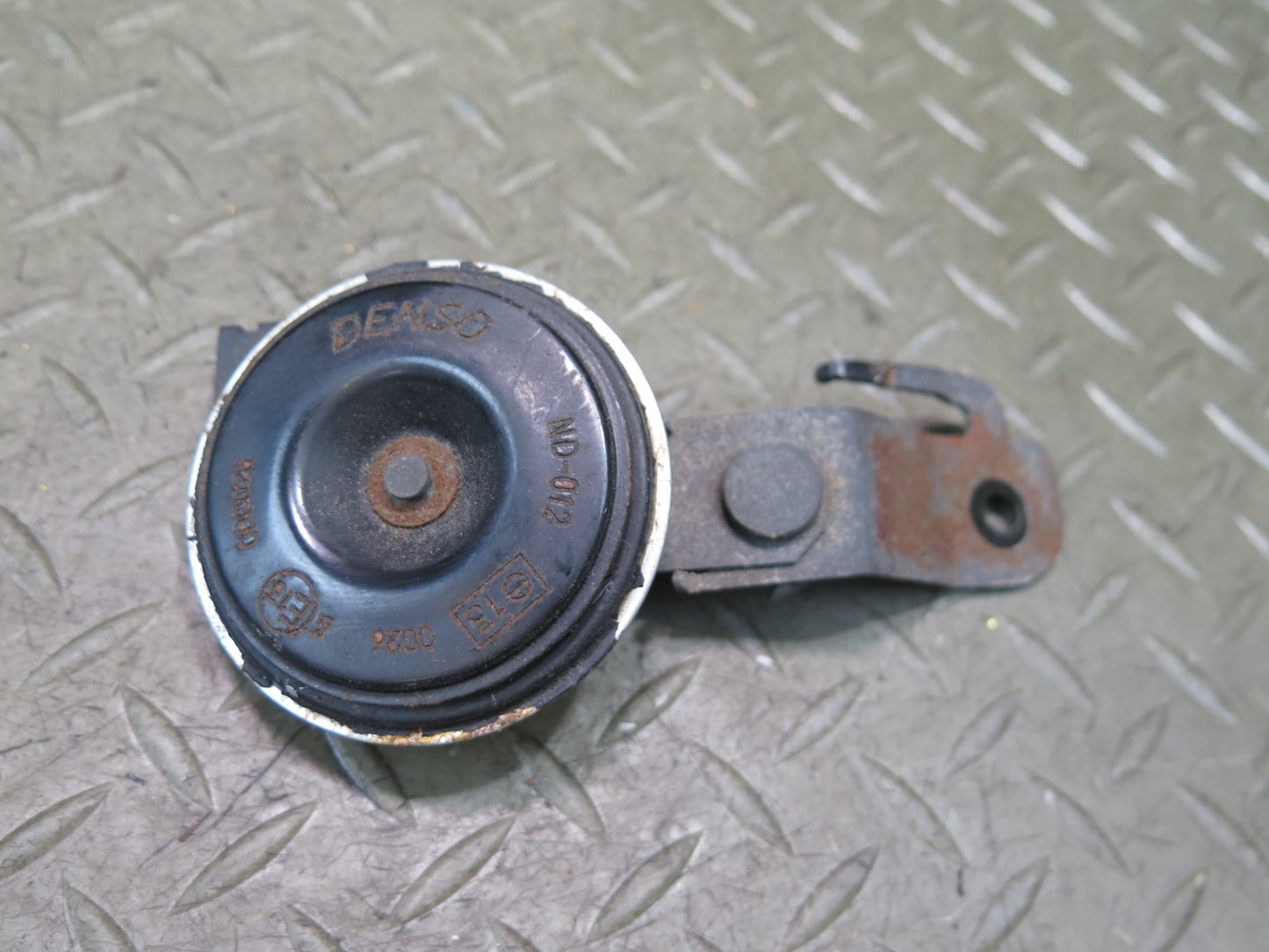 01-05 Lexus JCE10L IS300 Anti Theft Horn Alarm Siren OEM