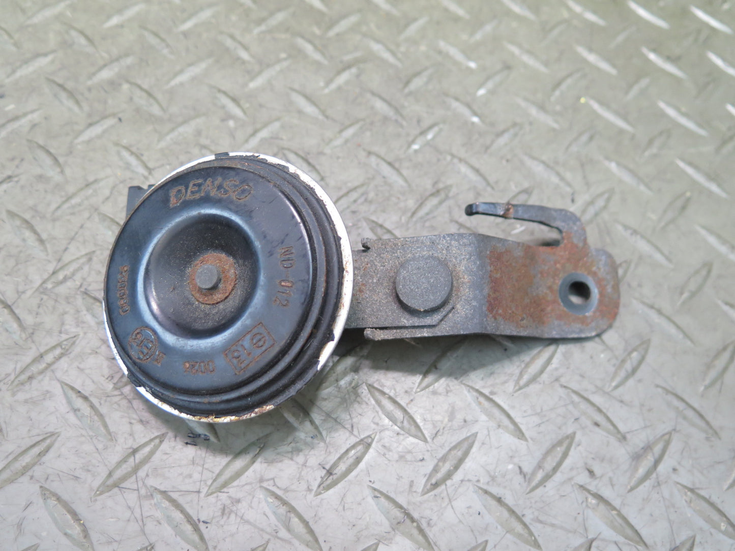 01-05 Lexus JCE10L IS300 Anti Theft Horn Alarm Siren OEM
