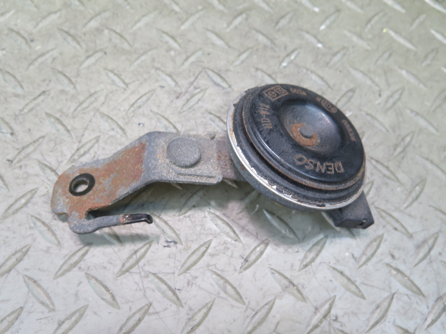 01-05 Lexus JCE10L IS300 Anti Theft Horn Alarm Siren OEM