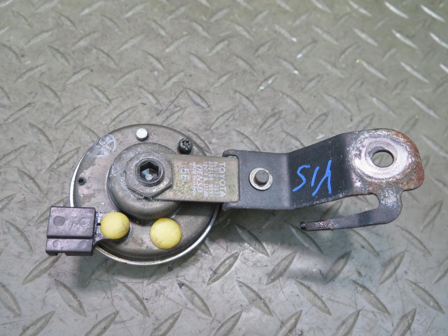 01-05 Lexus JCE10L IS300 Anti Theft Horn Alarm Siren OEM