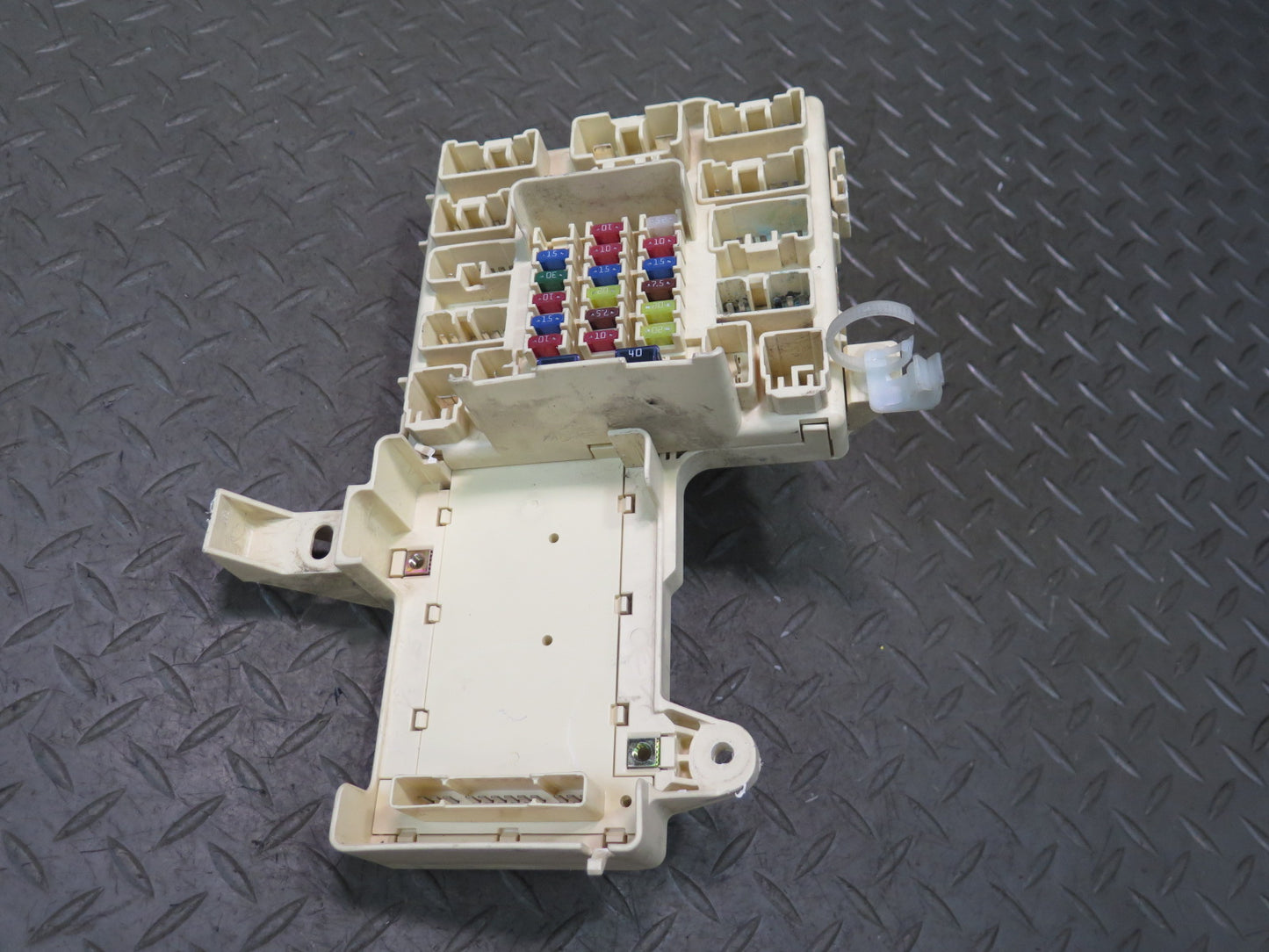 01-05 Lexus JCE10L IS300 Left Fuse Relay Box Module OEM