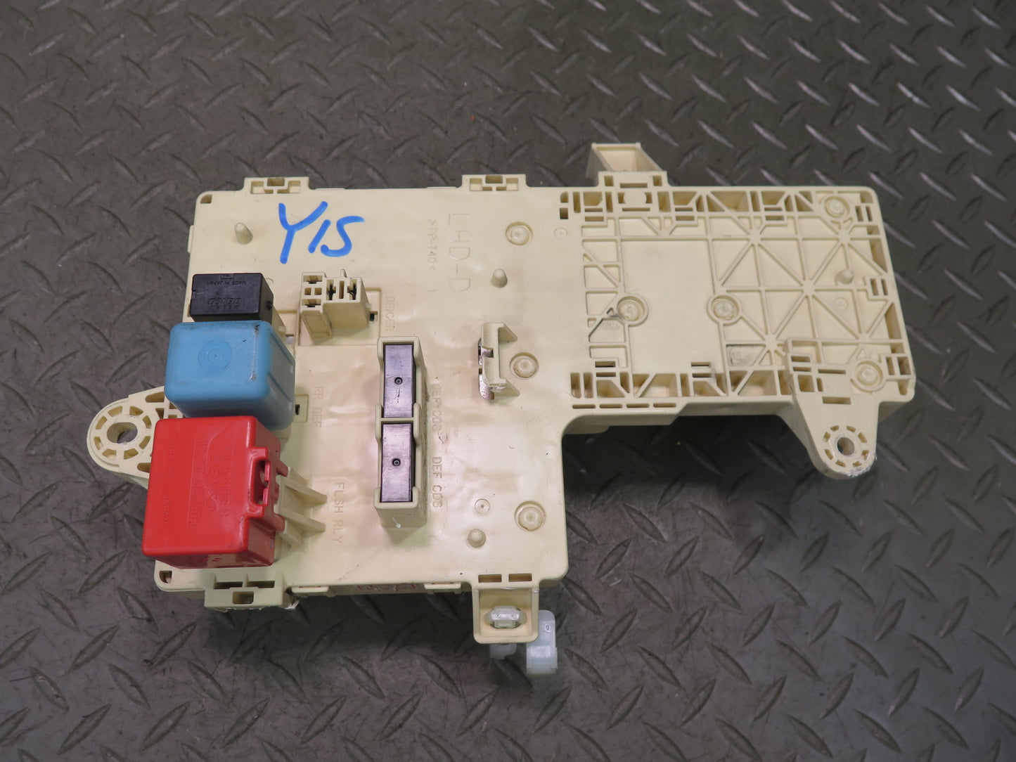01-05 Lexus JCE10L IS300 Left Fuse Relay Box Module OEM