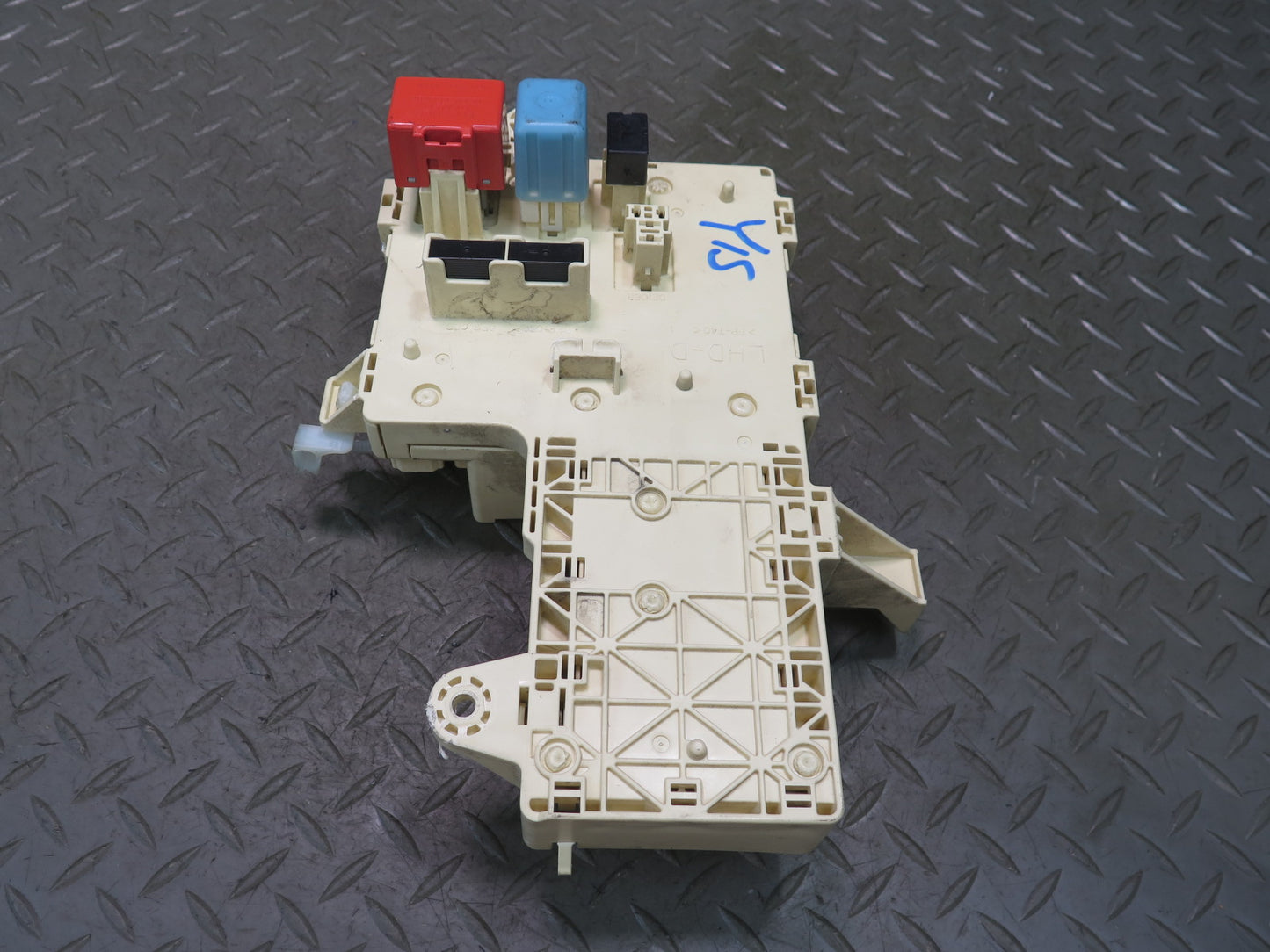 01-05 Lexus JCE10L IS300 Left Fuse Relay Box Module OEM