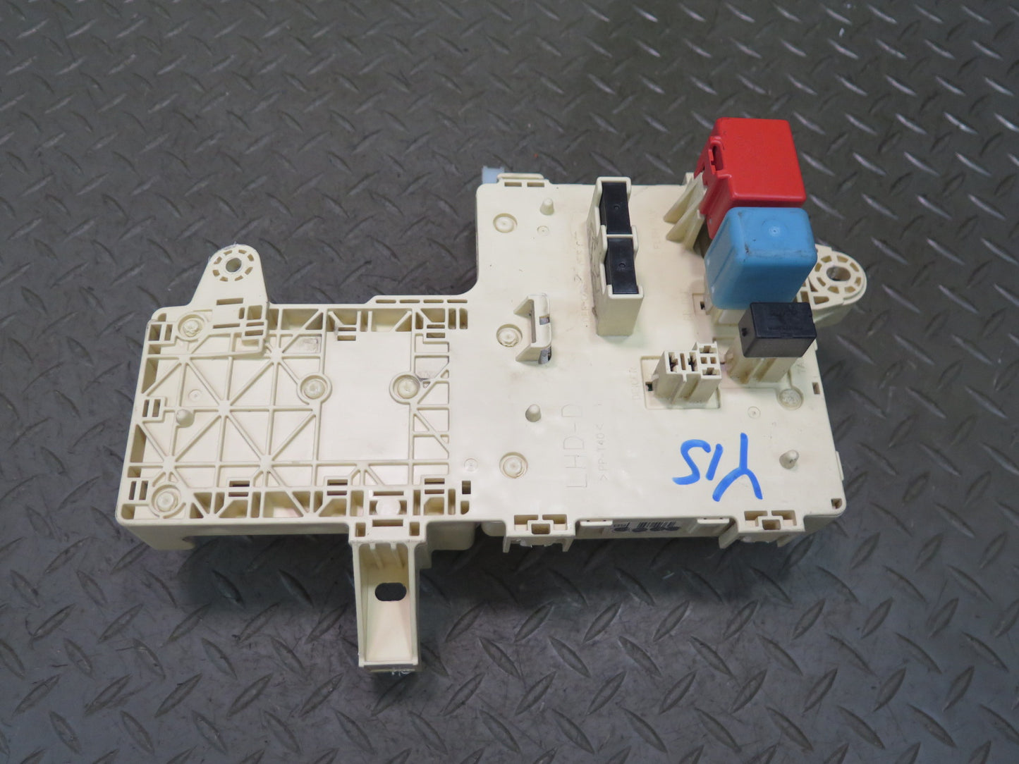 01-05 Lexus JCE10L IS300 Left Fuse Relay Box Module OEM