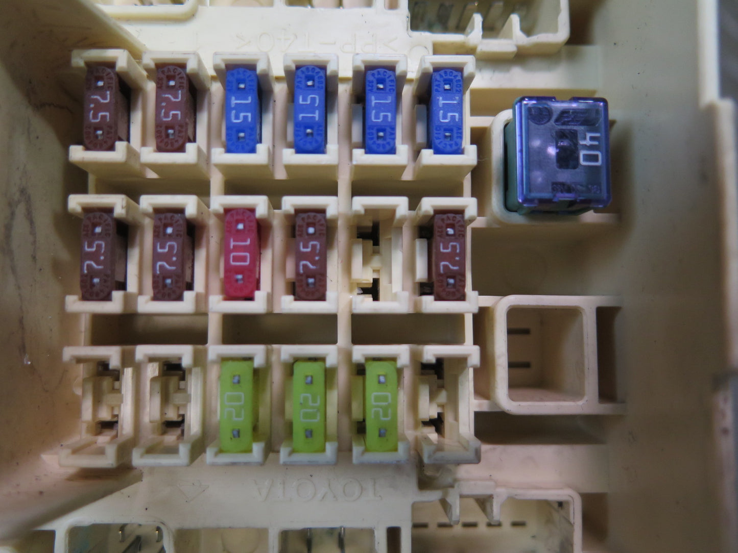 01-05 Lexus JCE10L IS300 Right Fuse Relay Box Module OEM
