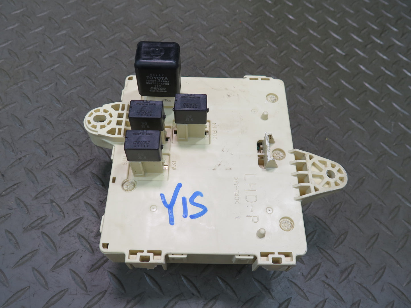 01-05 Lexus JCE10L IS300 Right Fuse Relay Box Module OEM