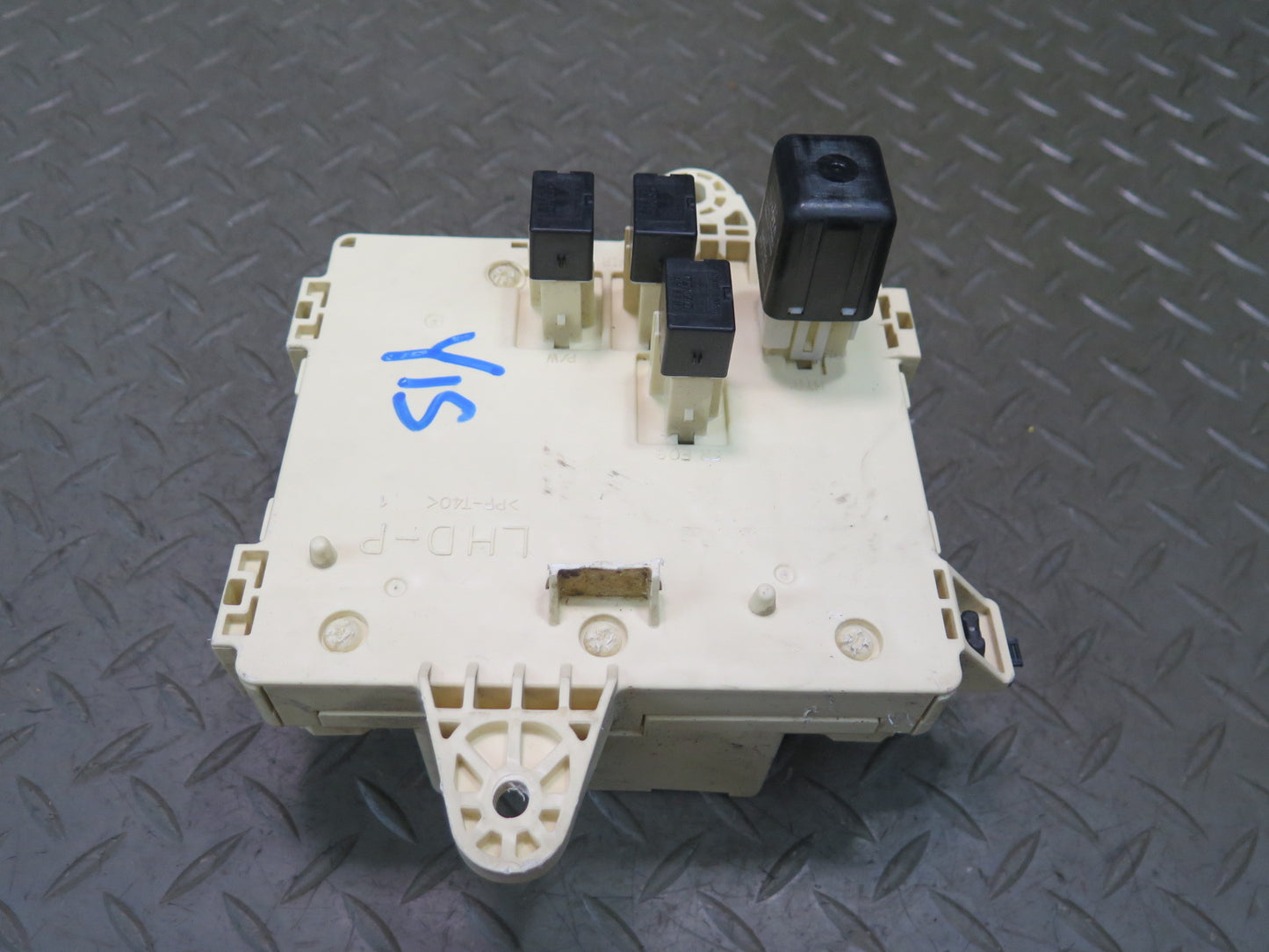 01-05 Lexus JCE10L IS300 Right Fuse Relay Box Module OEM