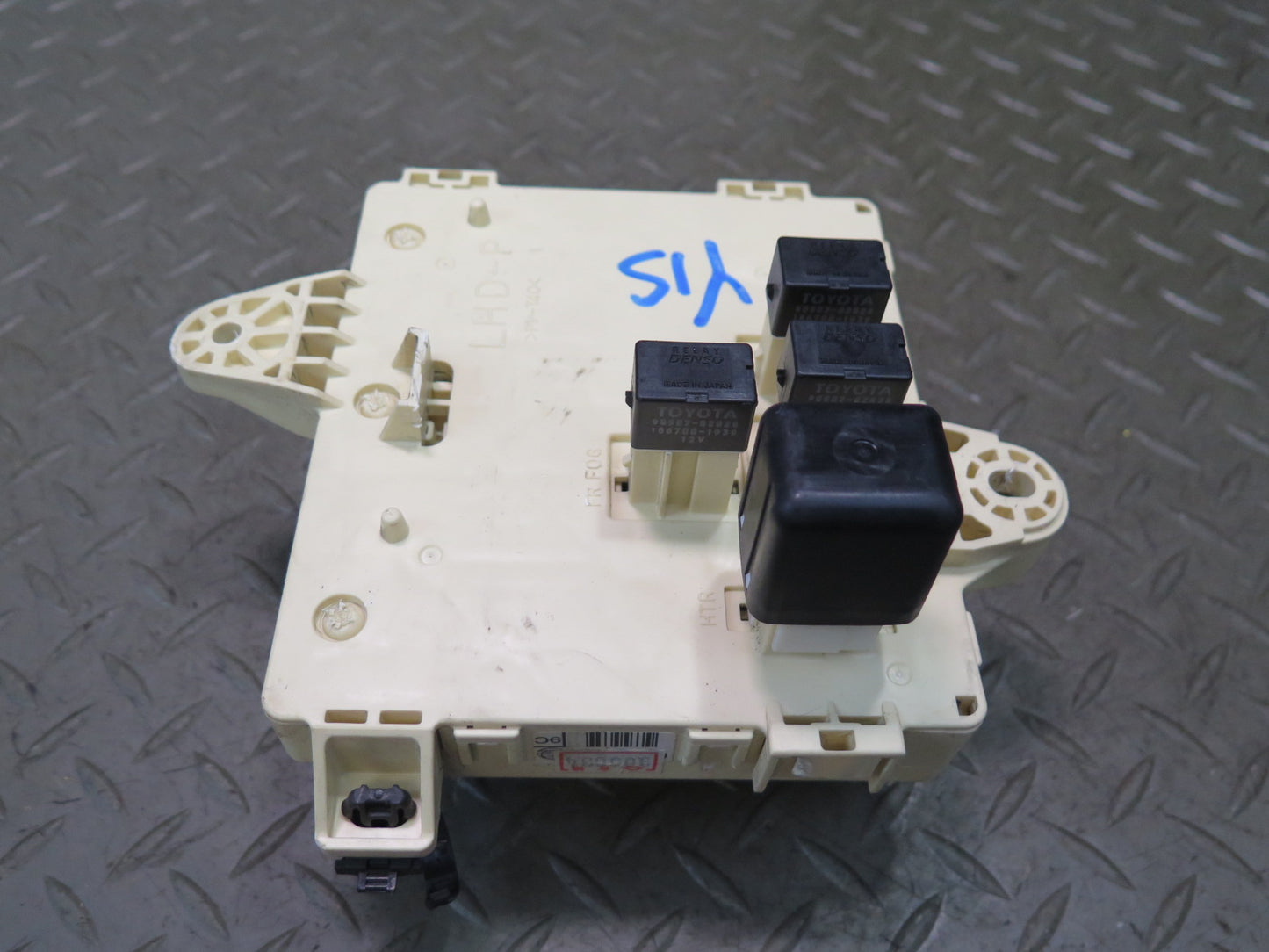 01-05 Lexus JCE10L IS300 Right Fuse Relay Box Module OEM