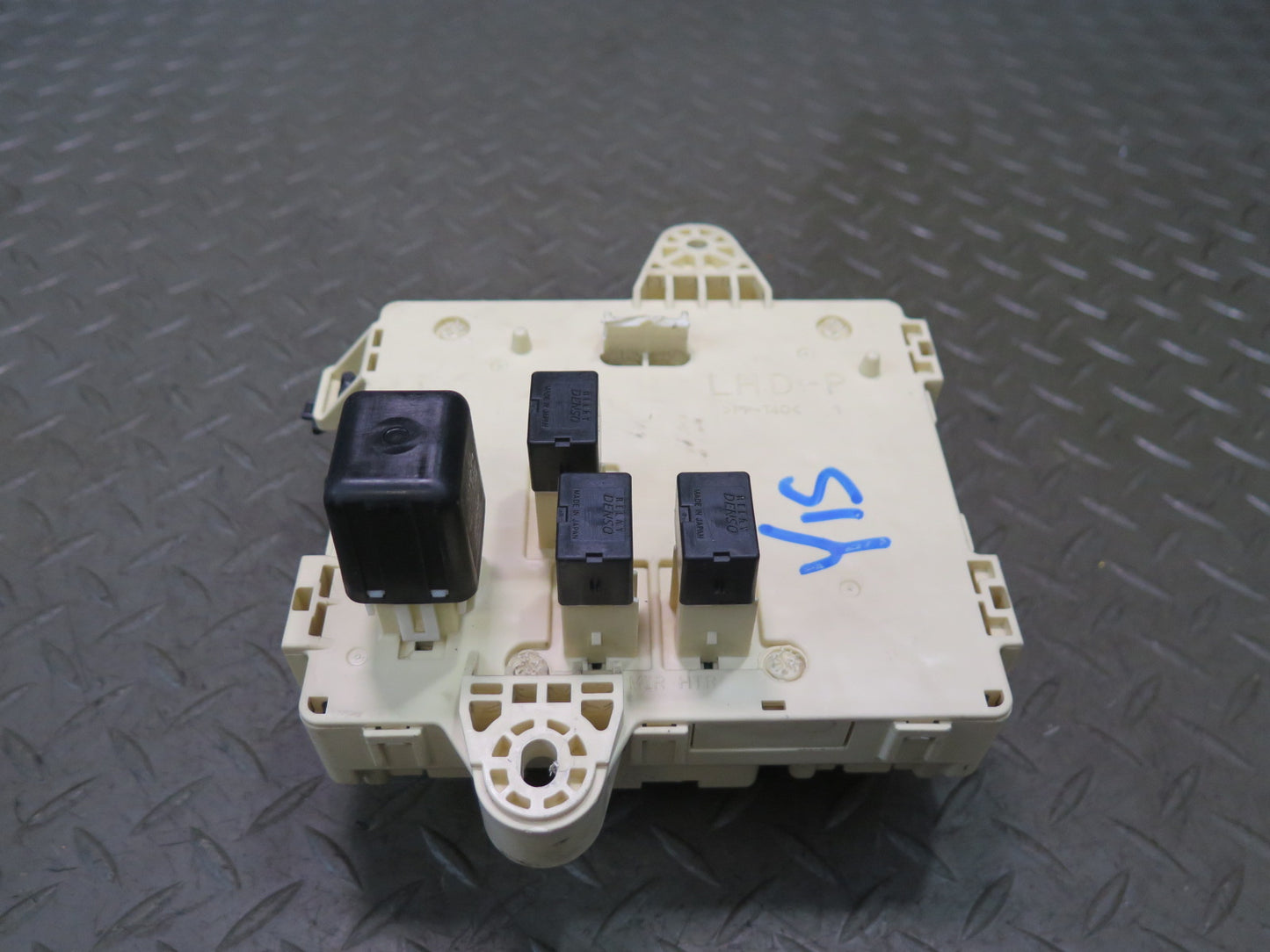 01-05 Lexus JCE10L IS300 Right Fuse Relay Box Module OEM