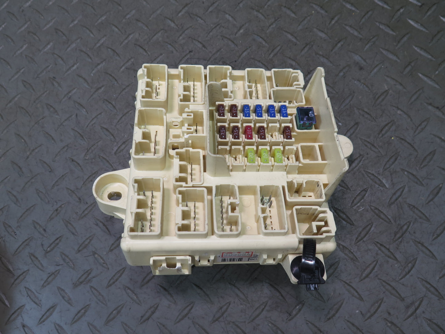 01-05 Lexus JCE10L IS300 Right Fuse Relay Box Module OEM