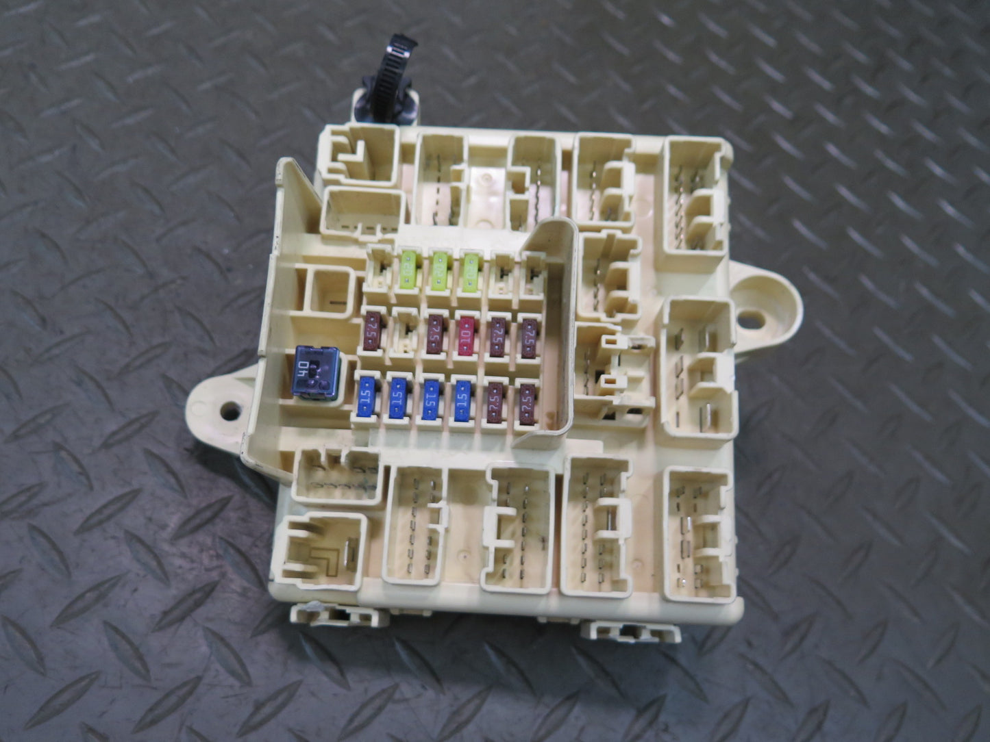 01-05 Lexus JCE10L IS300 Right Fuse Relay Box Module OEM