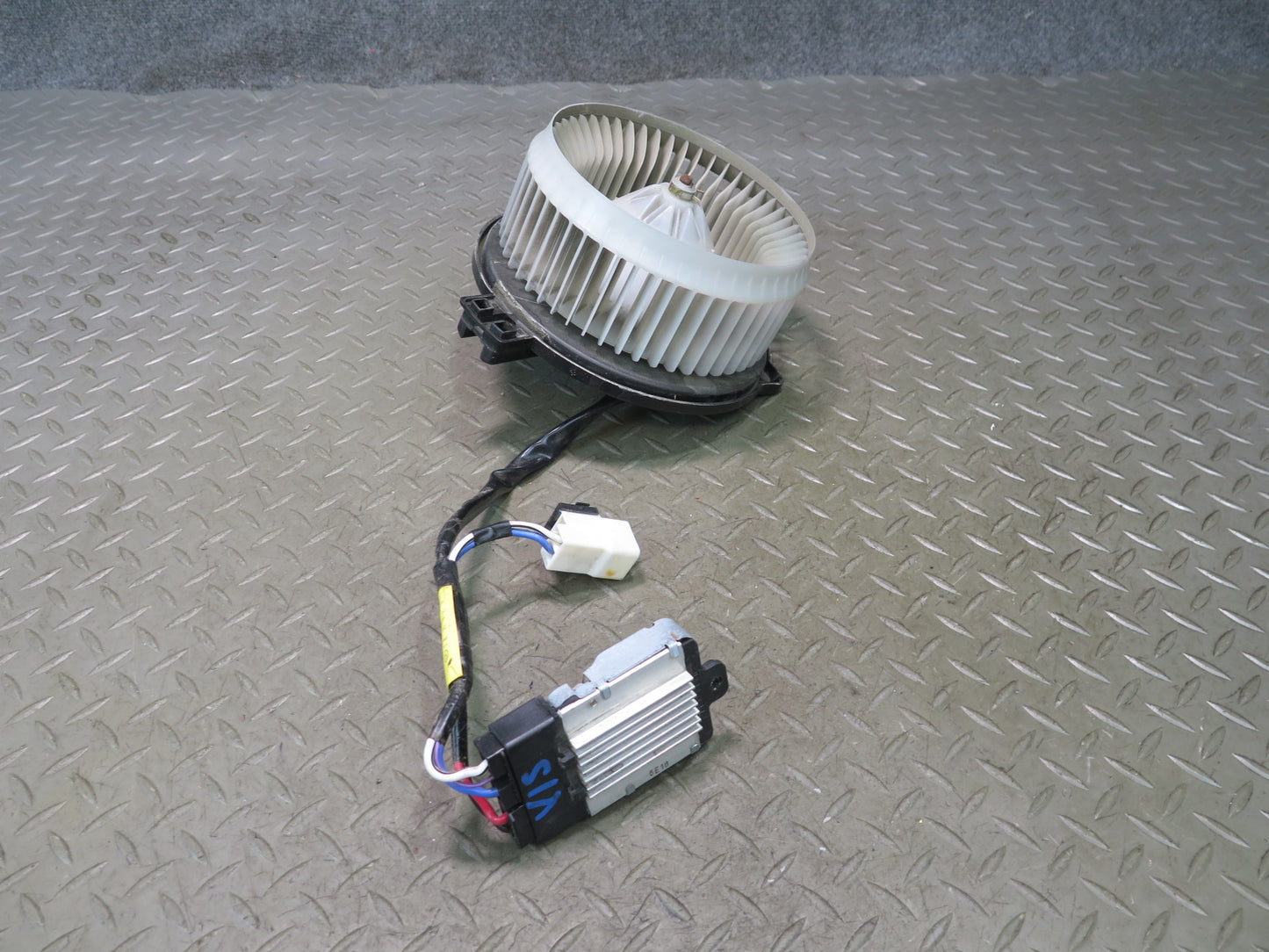 01-05 Lexus JCE10L IS300 A/C Heater Blower Motor Fan w Control Module Set OEM