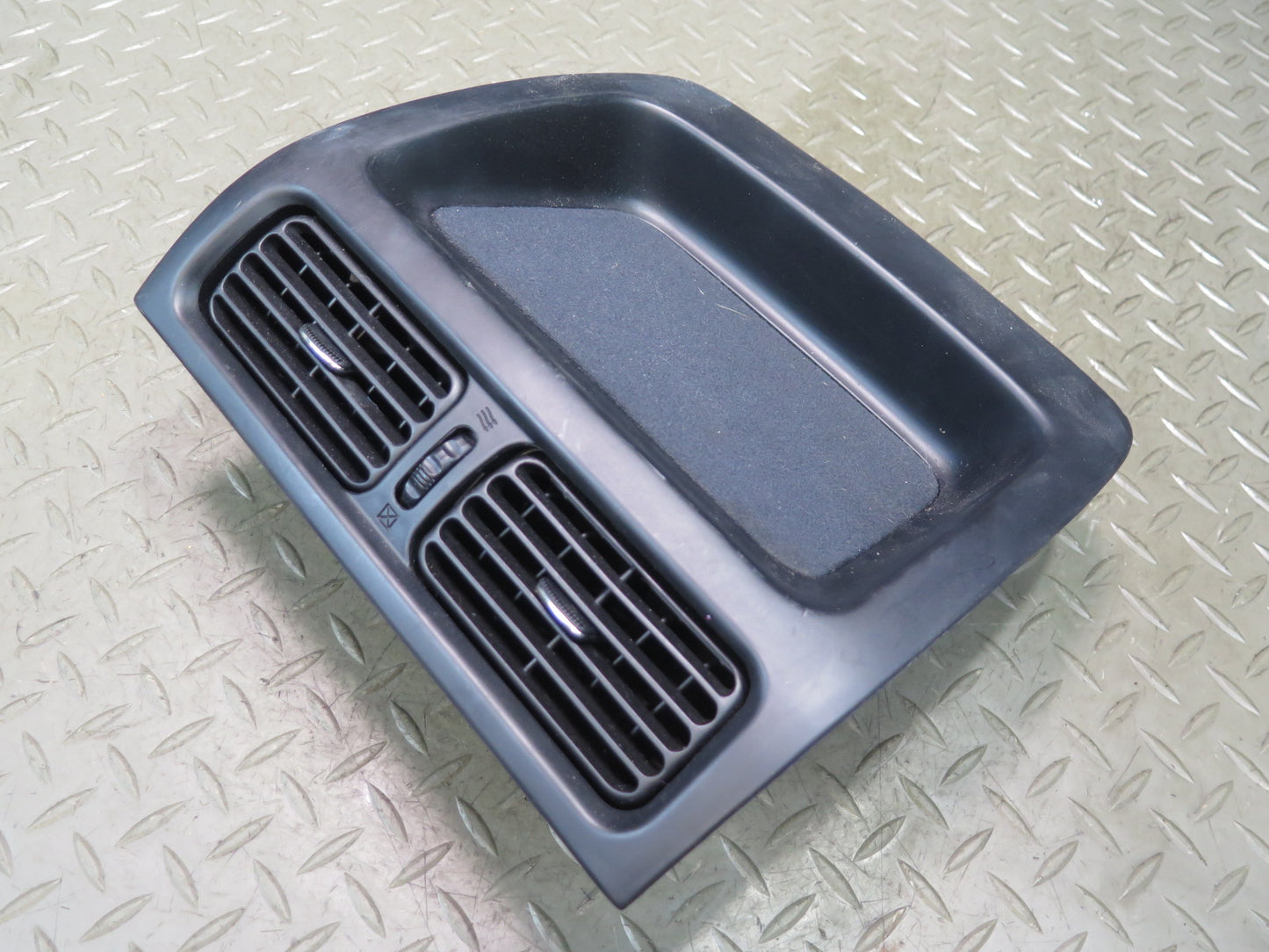 01-03 Lexus JCE10L IS300 Dash Front Center A/C Air Vent Grille Trim Panel OEM