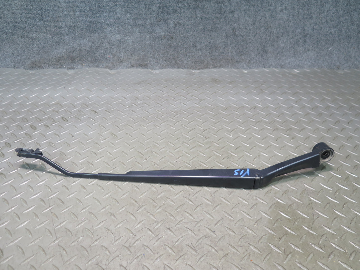 01-05 Lexus JCE10L IS300 Set of 2 Front Left & Right Windshield Wiper Arm OEM