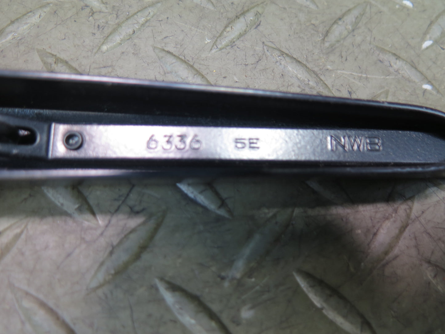 01-05 Lexus JCE10L IS300 Set of 2 Front Left & Right Windshield Wiper Arm OEM