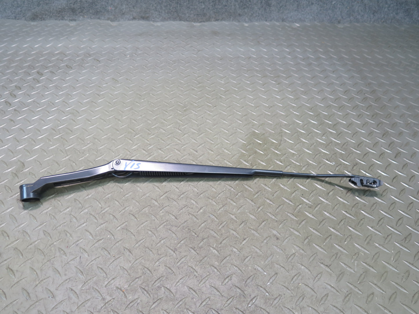 01-05 Lexus JCE10L IS300 Set of 2 Front Left & Right Windshield Wiper Arm OEM