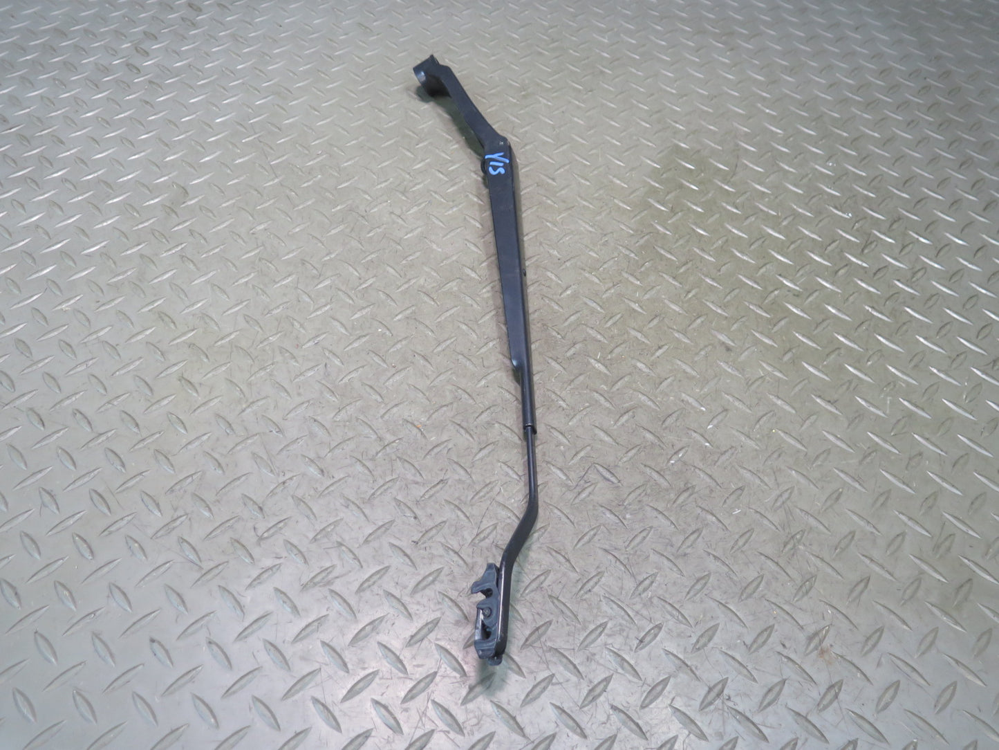 01-05 Lexus JCE10L IS300 Set of 2 Front Left & Right Windshield Wiper Arm OEM