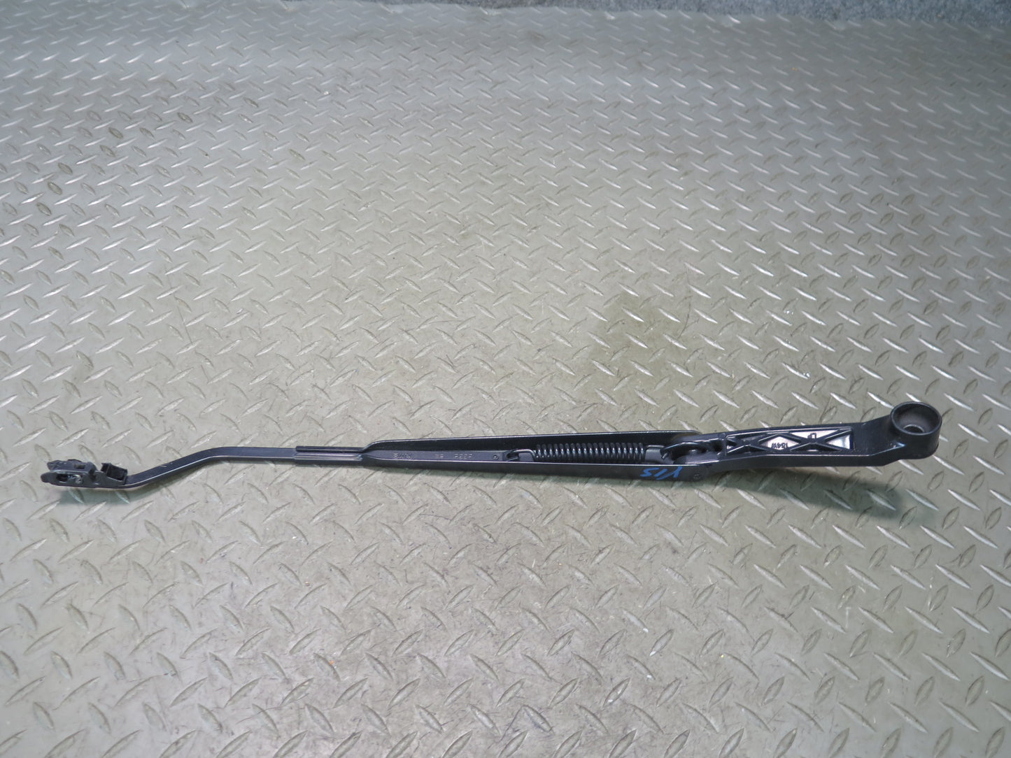 01-05 Lexus JCE10L IS300 Set of 2 Front Left & Right Windshield Wiper Arm OEM