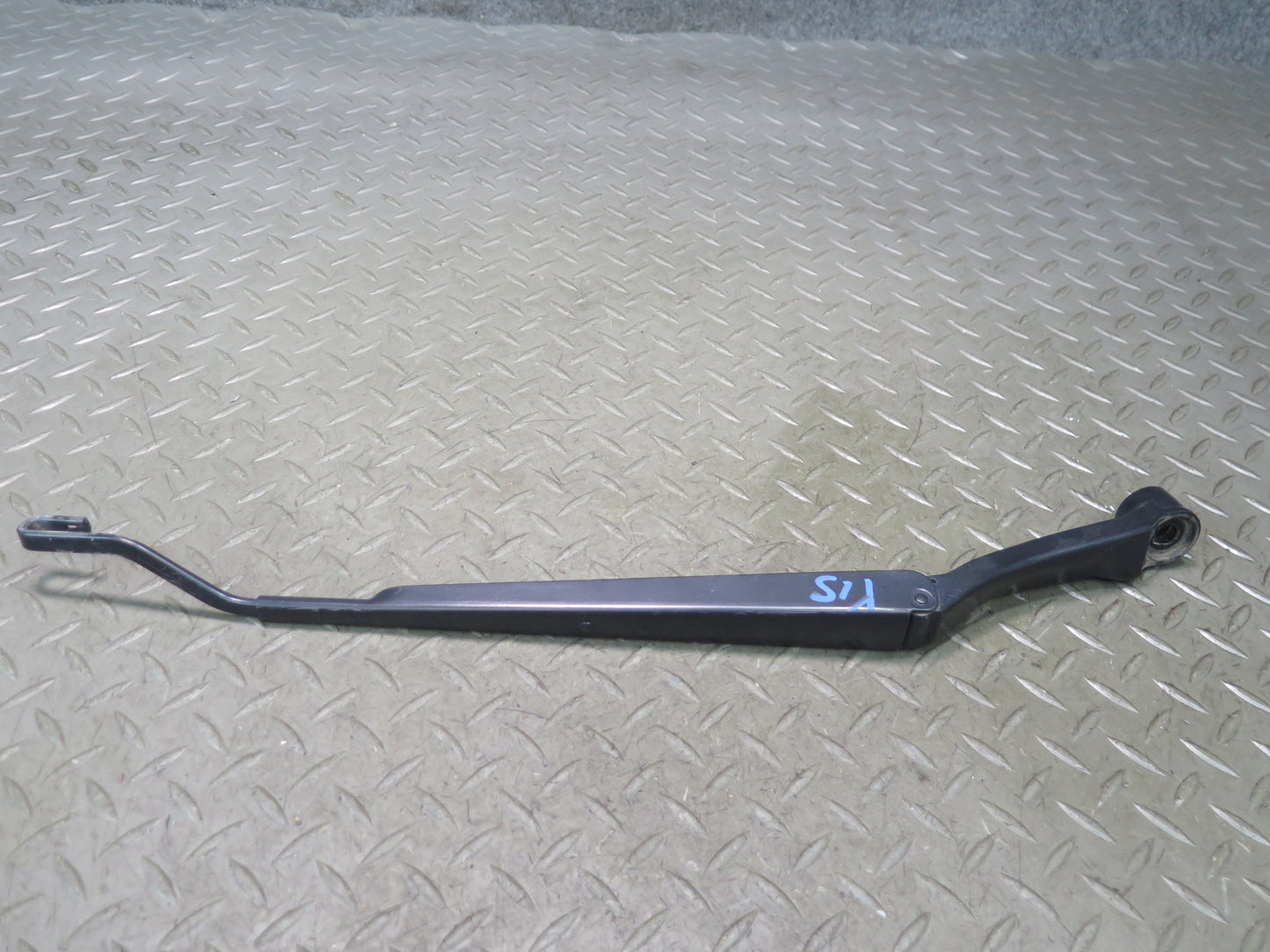 01-05 Lexus JCE10L IS300 Set of 2 Front Left & Right Windshield Wiper Arm OEM
