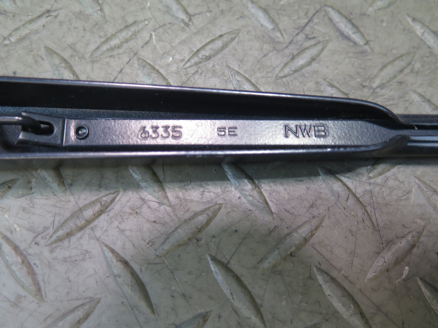 01-05 Lexus JCE10L IS300 Set of 2 Front Left & Right Windshield Wiper Arm OEM