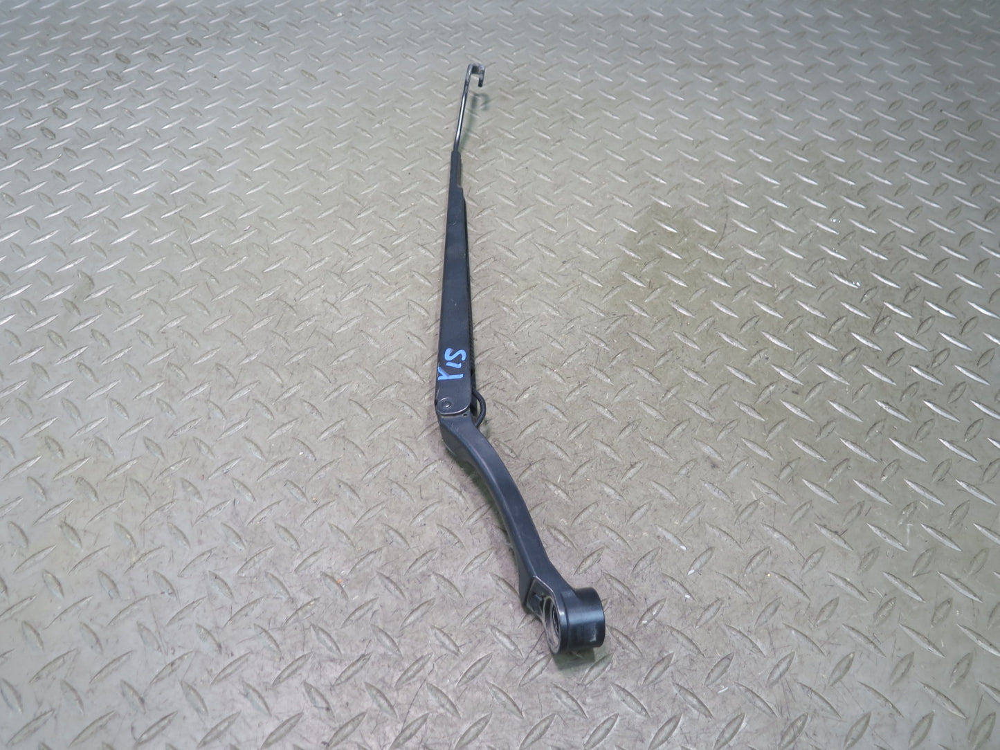 01-05 Lexus JCE10L IS300 Set of 2 Front Left & Right Windshield Wiper Arm OEM