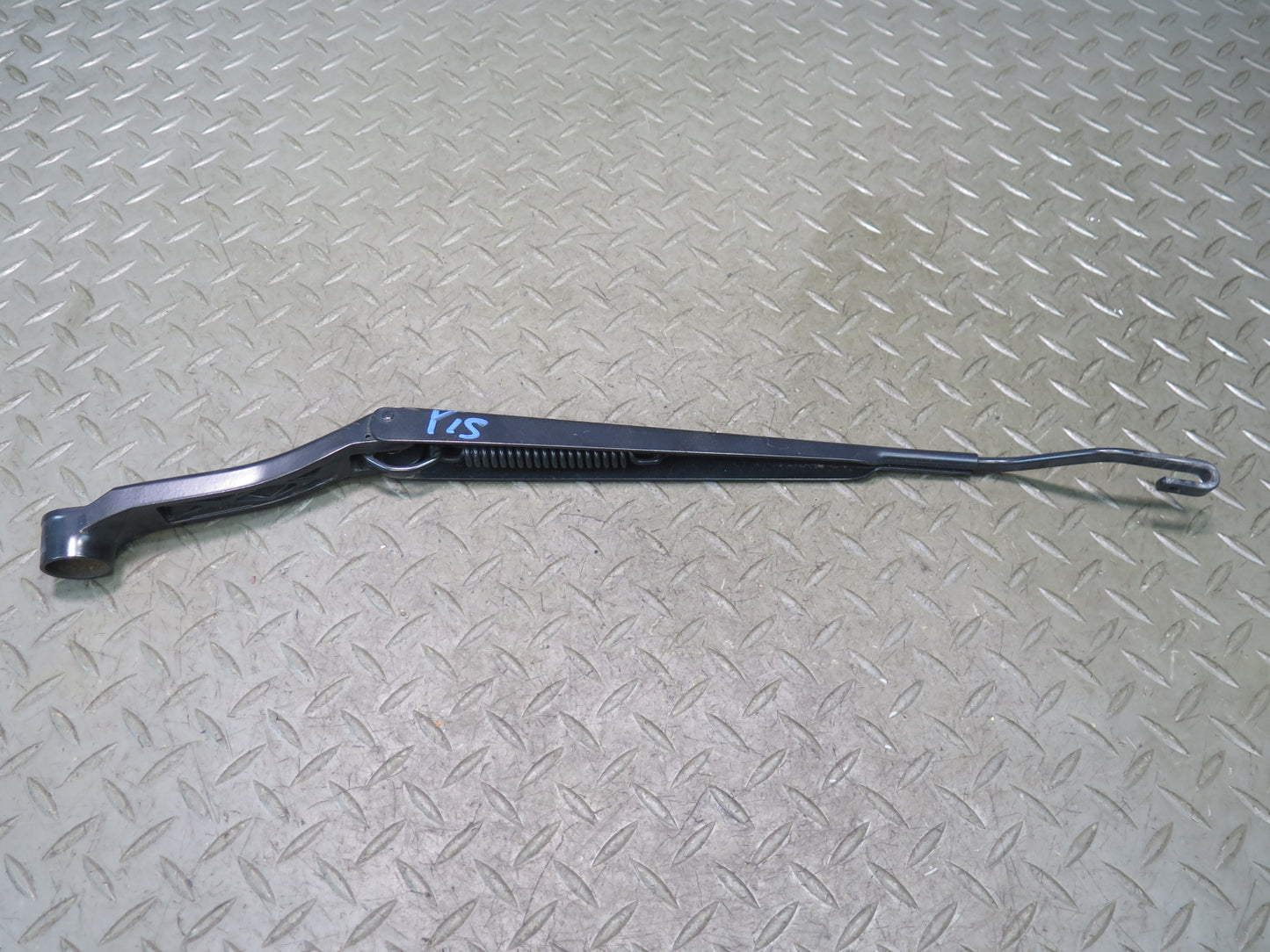 01-05 Lexus JCE10L IS300 Set of 2 Front Left & Right Windshield Wiper Arm OEM