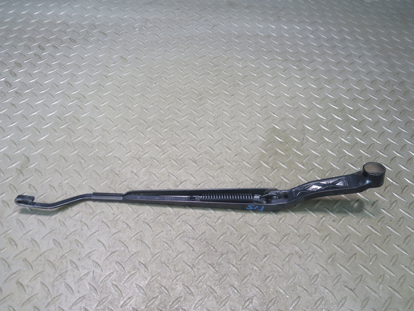 01-05 Lexus JCE10L IS300 Set of 2 Front Left & Right Windshield Wiper Arm OEM