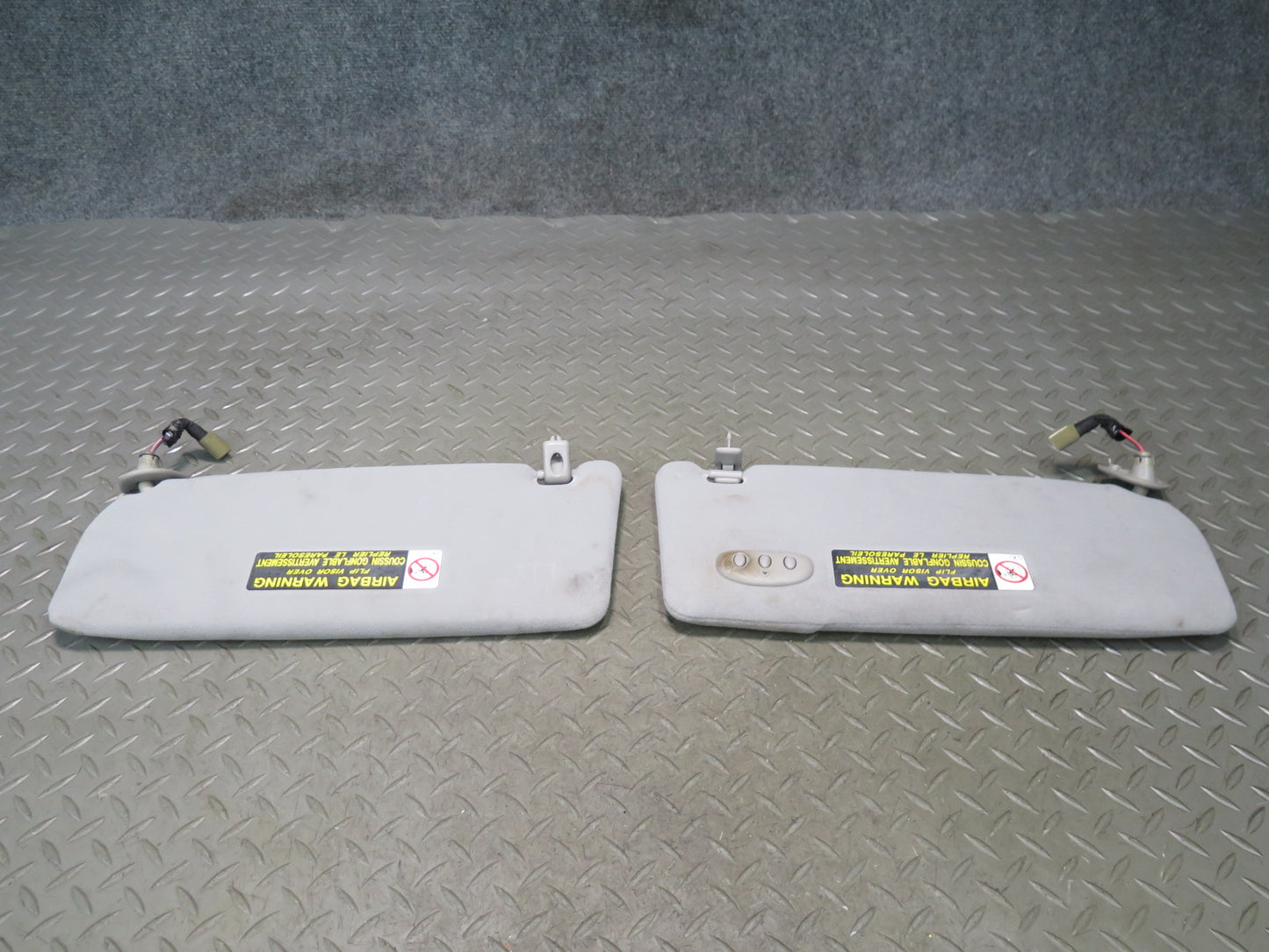 02-05 Lexus JCE10L IS300 Set of 2 Front Left & Right Sun Visor w Homelink OEM