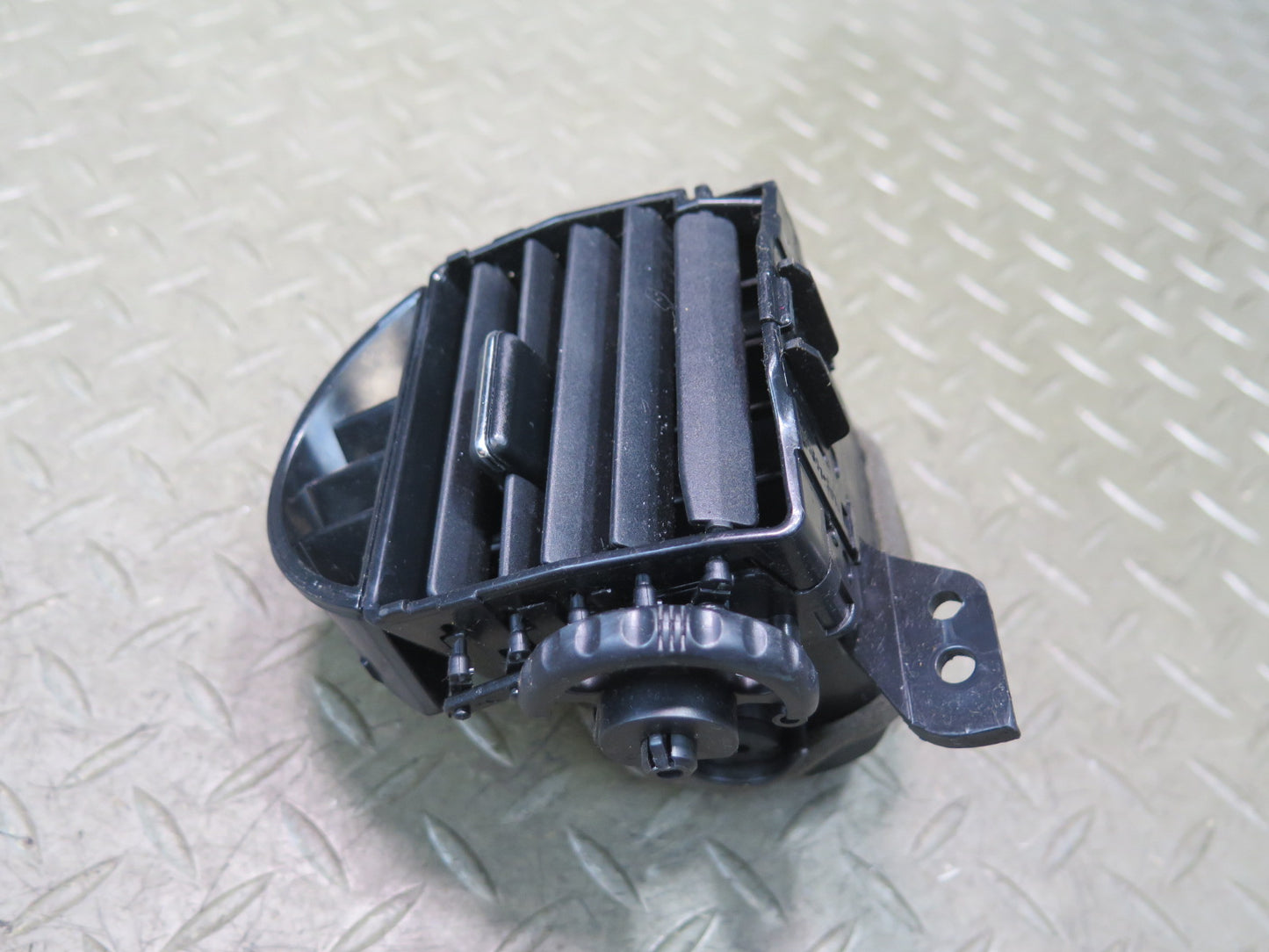01-05 Lexus JCE10L IS300 Dash Front Right A/C Air Vent Grille 55650-53020 OEM