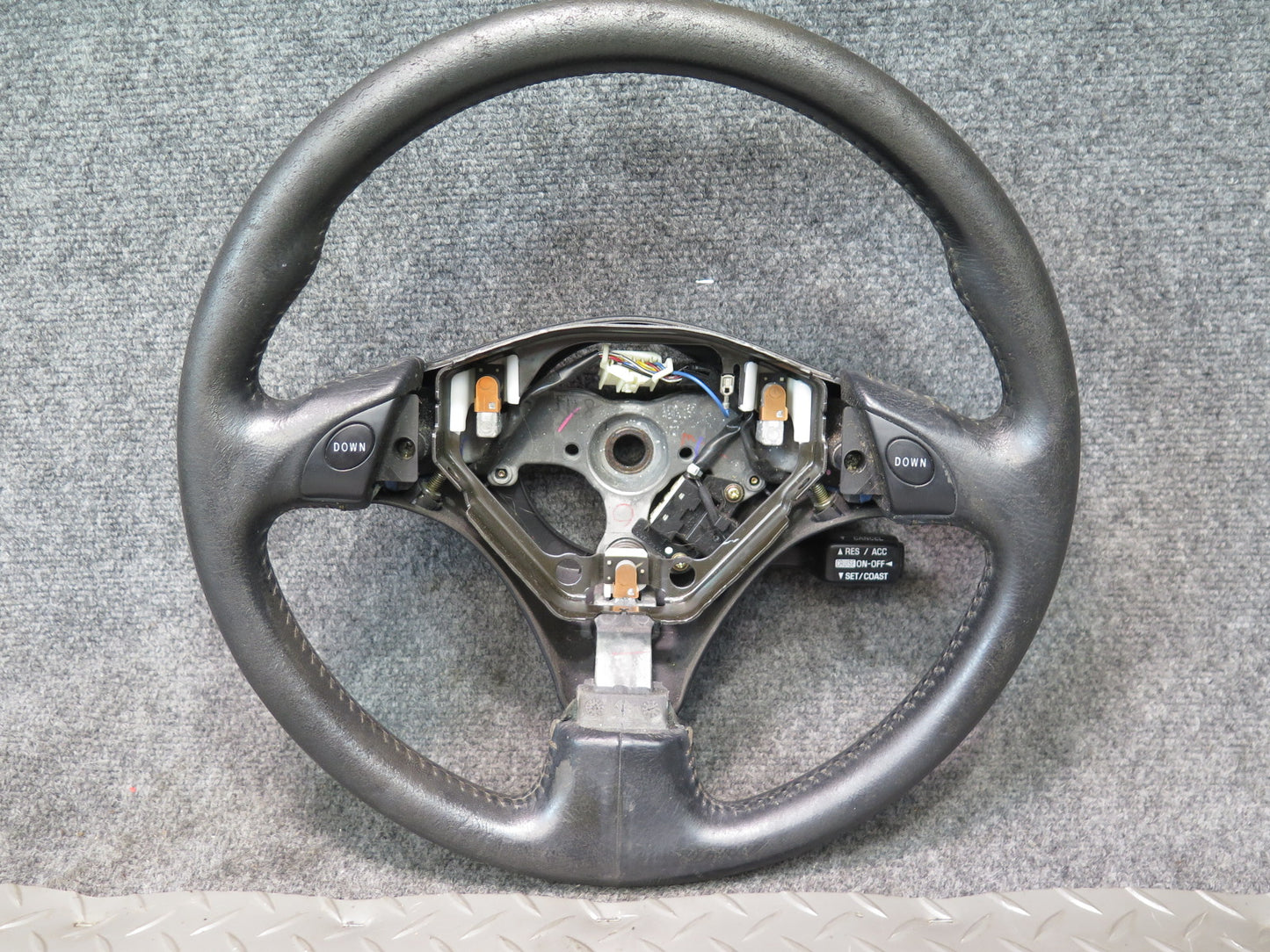 01-05 Lexus JCE10L IS300 A/T Leather Steering Wheel w Cruise Switch OEM