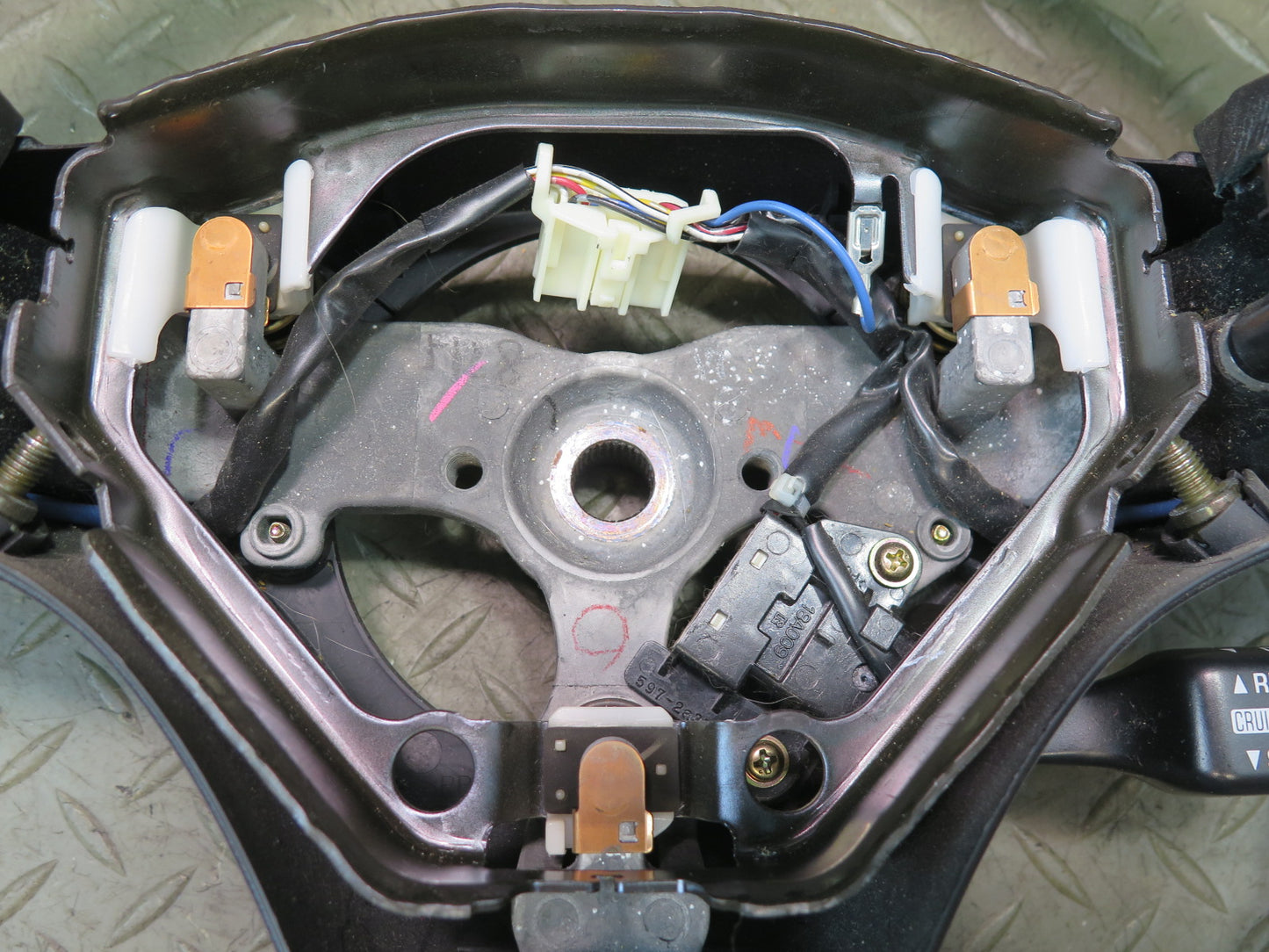 01-05 Lexus JCE10L IS300 A/T Leather Steering Wheel w Cruise Switch OEM