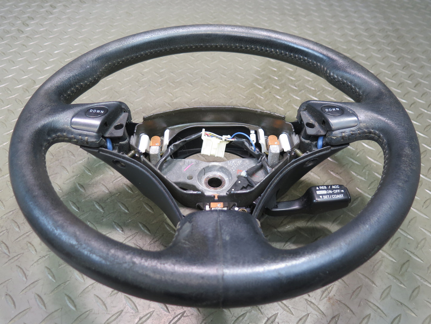 01-05 Lexus JCE10L IS300 A/T Leather Steering Wheel w Cruise Switch OEM