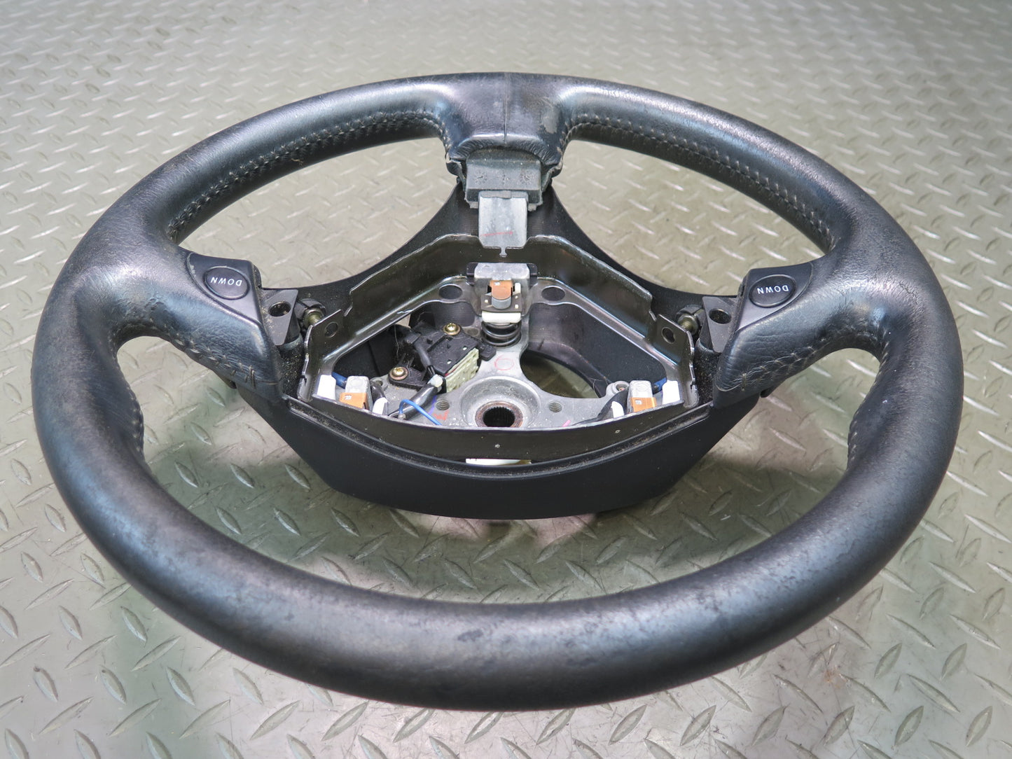 01-05 Lexus JCE10L IS300 A/T Leather Steering Wheel w Cruise Switch OEM