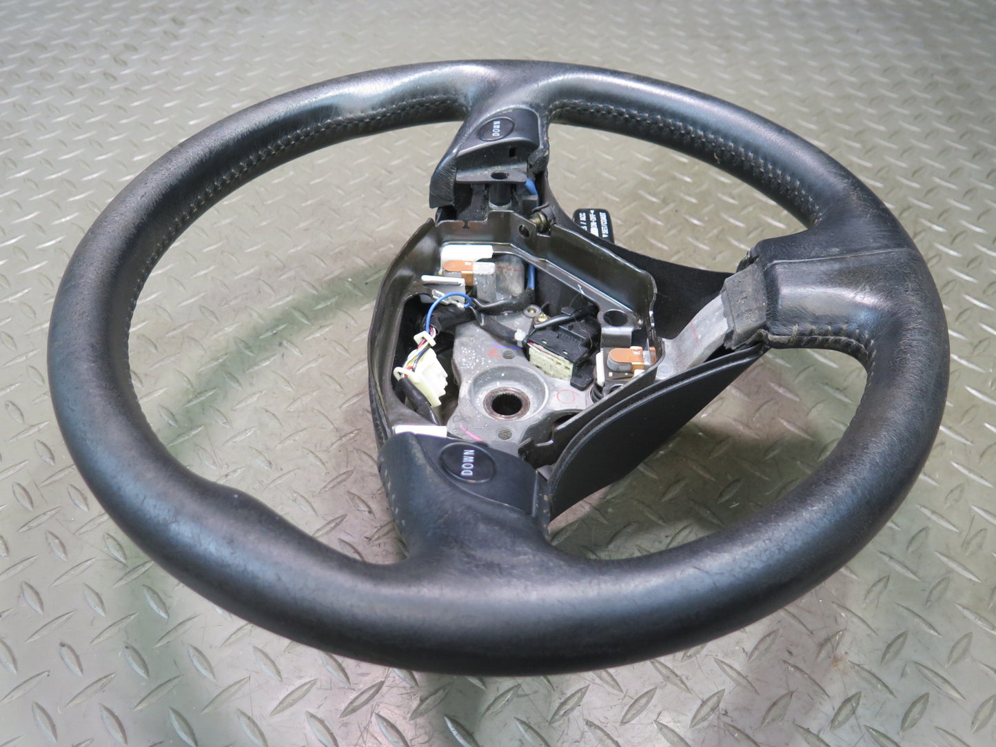 01-05 Lexus JCE10L IS300 A/T Leather Steering Wheel w Cruise Switch OEM