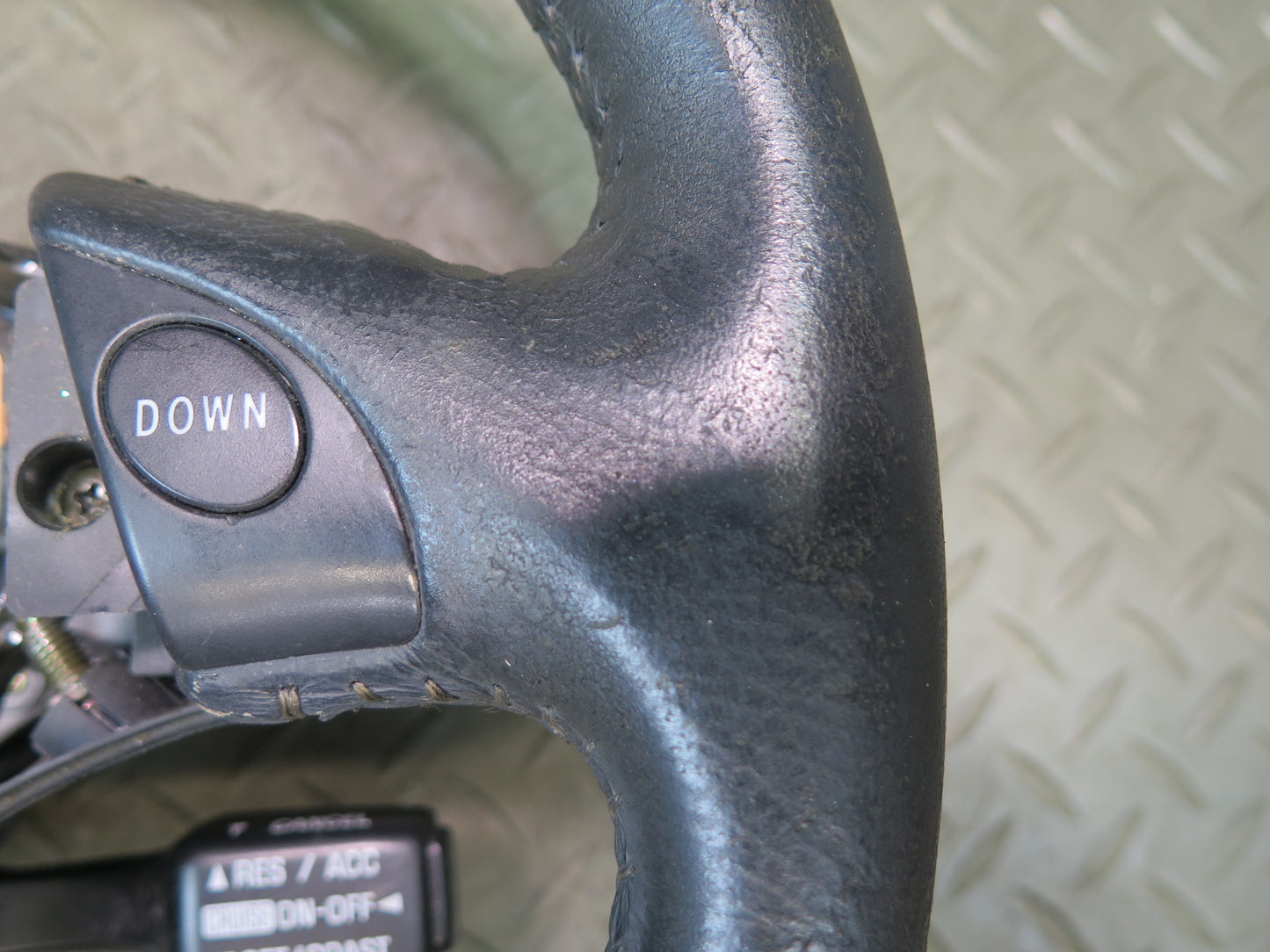 01-05 Lexus JCE10L IS300 A/T Leather Steering Wheel w Cruise Switch OEM