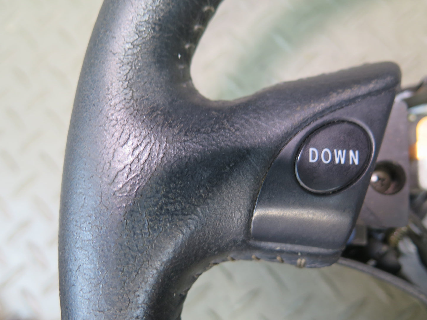01-05 Lexus JCE10L IS300 A/T Leather Steering Wheel w Cruise Switch OEM