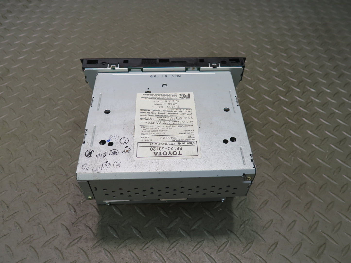 02-05 Lexus JCE10L IS300 Radio Cassette CD Player Receiver 86120-53120 OEM