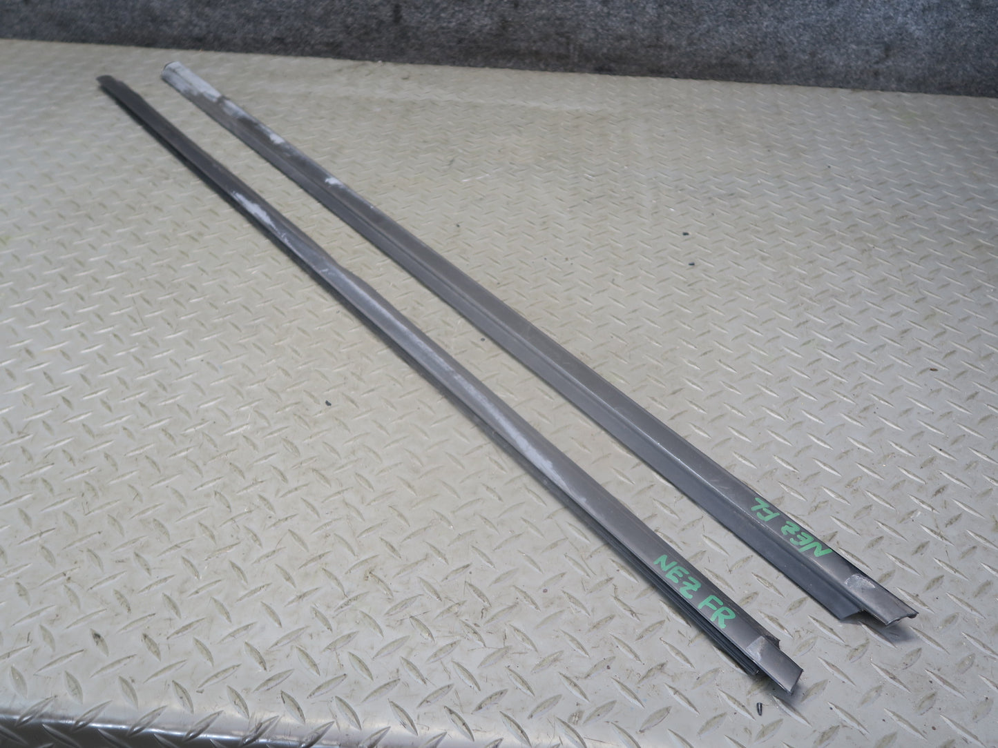 93-96 Nissan Z32 300ZX Conv Set of 2 Left & Right Door Window Trim Molding OEM