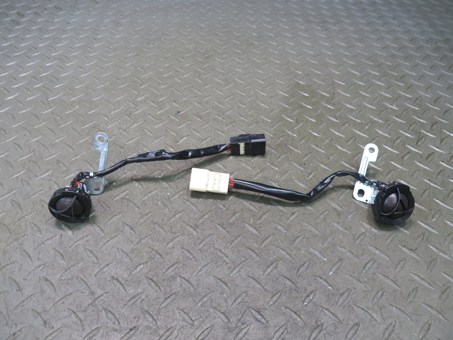 01-05 Lexus JCE10L IS300 Set of 2 Front Left & Right Door Tweeter Speaker OEM