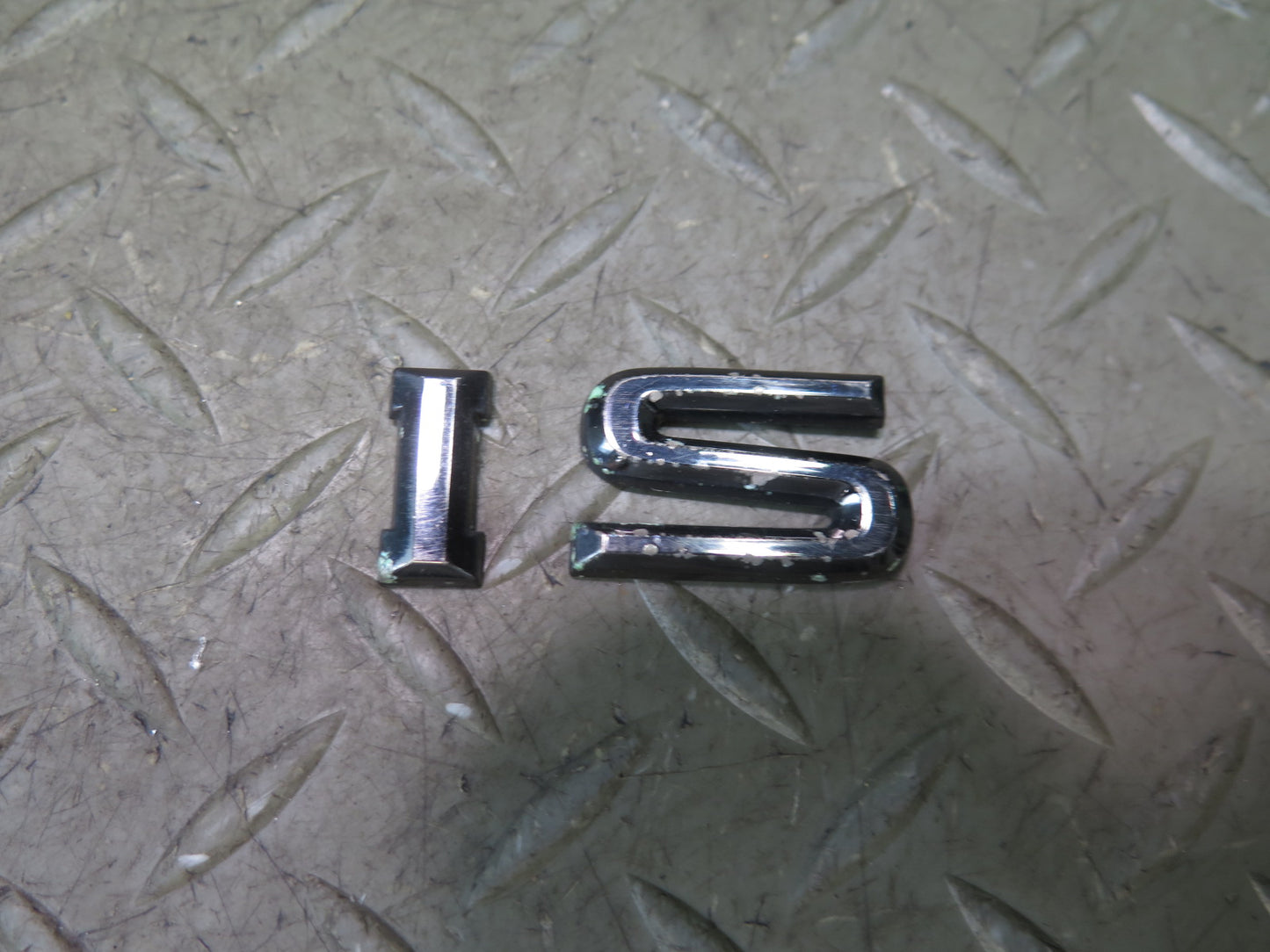 01-05 Lexus JCE10L IS300 Rear Trunk Lid Emblem Logo Badge Symbol Set OEM