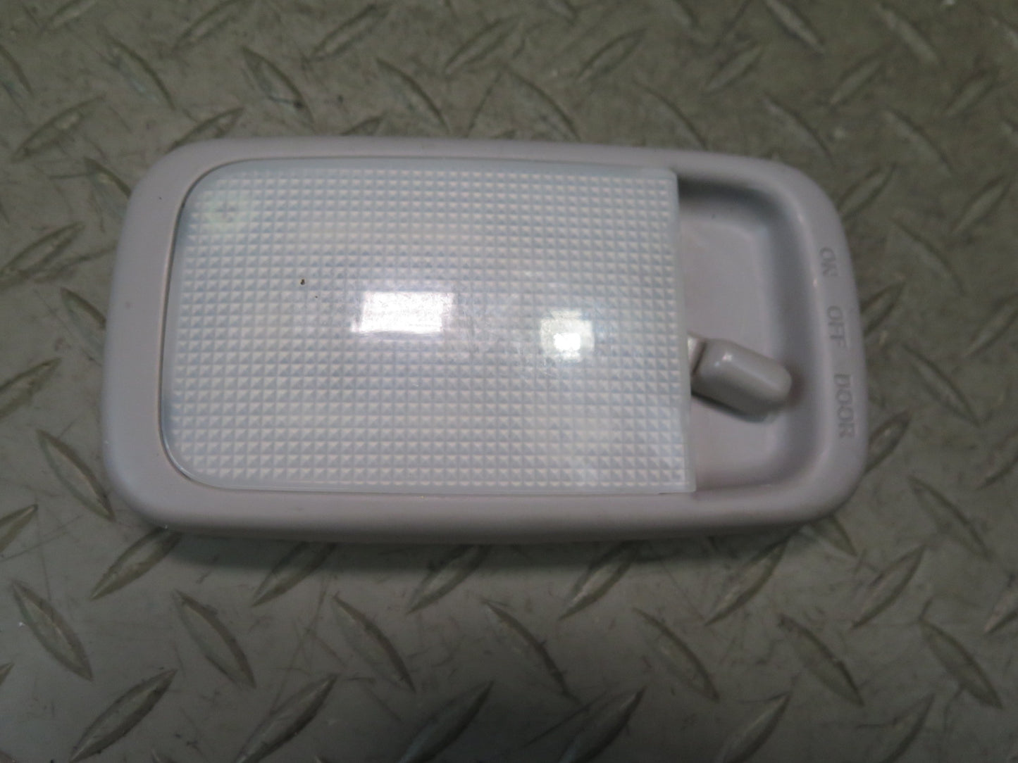 01-05 Lexus JCE10L IS300 Set of 2 Overhead Dome Reading Interior Light OEM