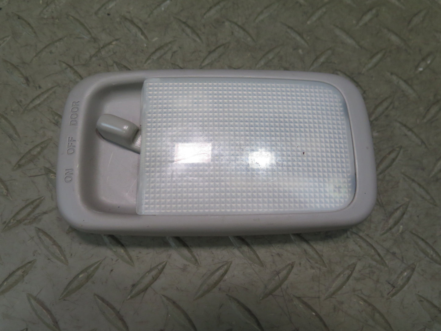 01-05 Lexus JCE10L IS300 Set of 2 Overhead Dome Reading Interior Light OEM