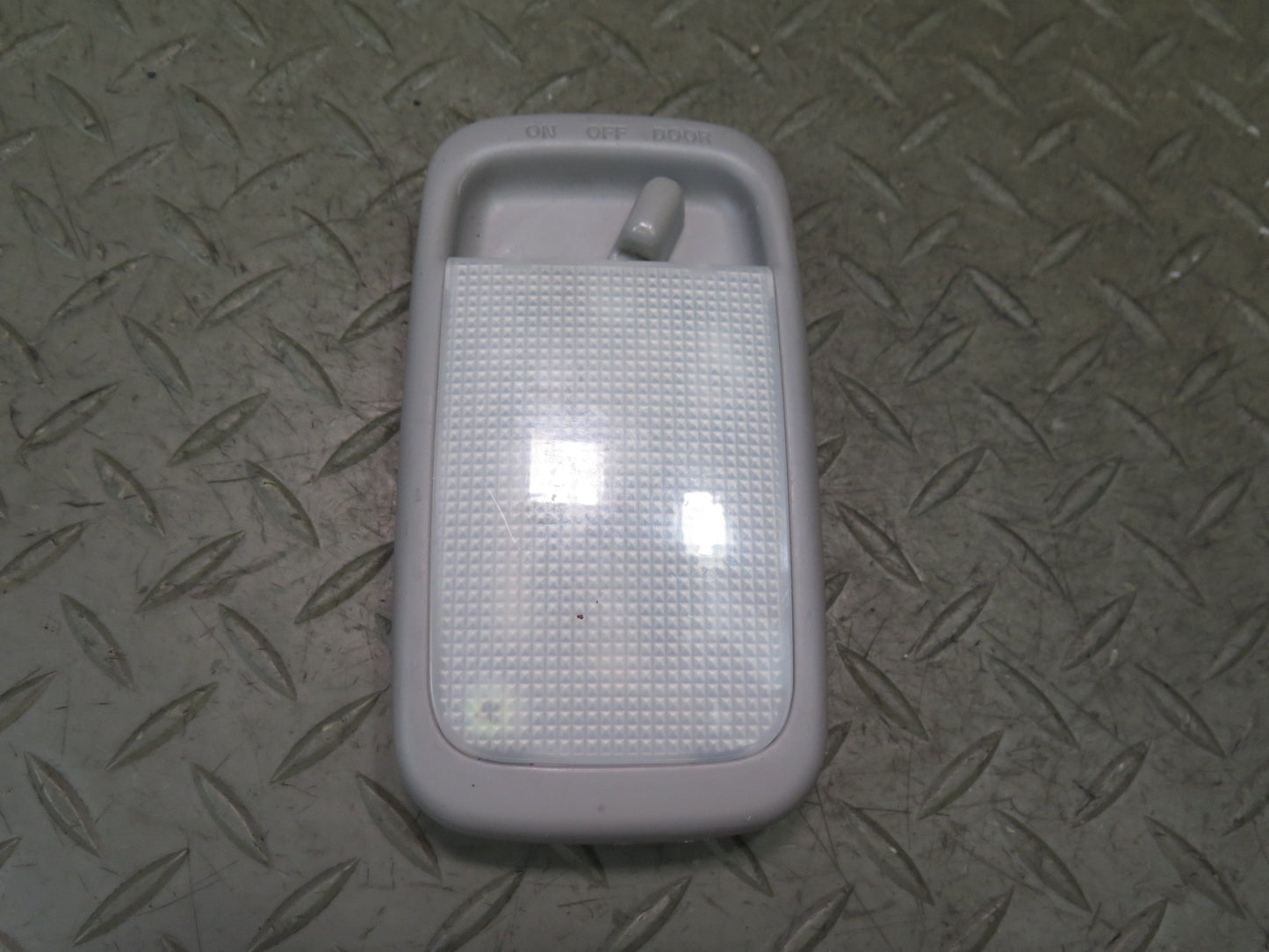 01-05 Lexus JCE10L IS300 Set of 2 Overhead Dome Reading Interior Light OEM