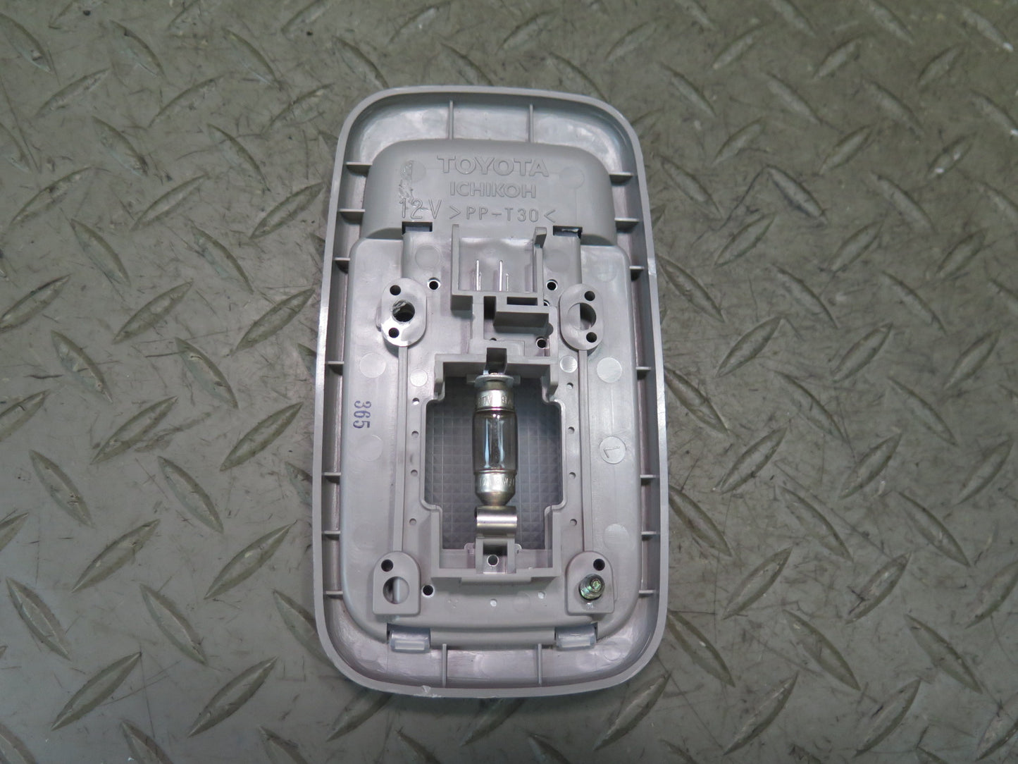 01-05 Lexus JCE10L IS300 Set of 2 Overhead Dome Reading Interior Light OEM