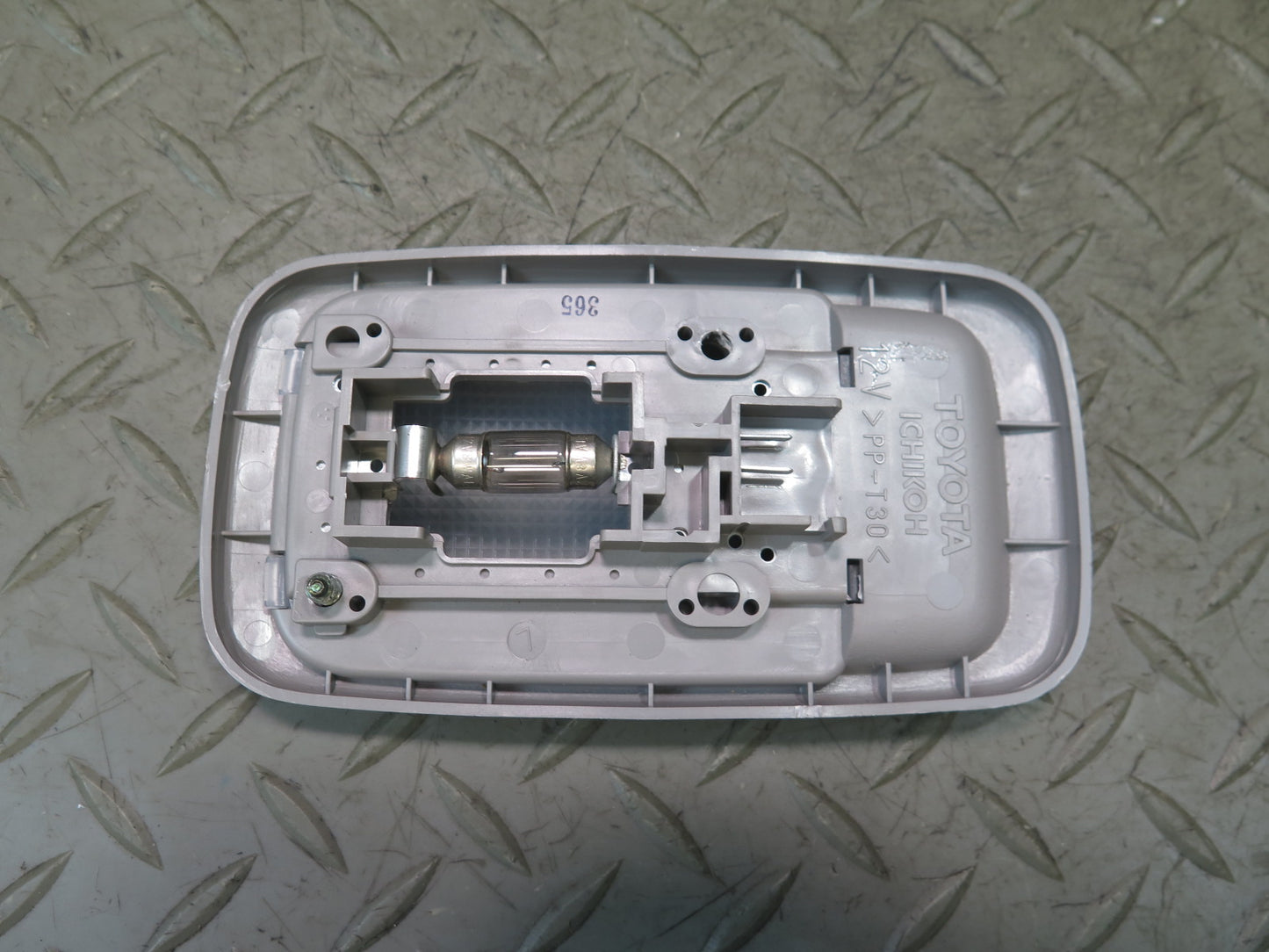 01-05 Lexus JCE10L IS300 Set of 2 Overhead Dome Reading Interior Light OEM