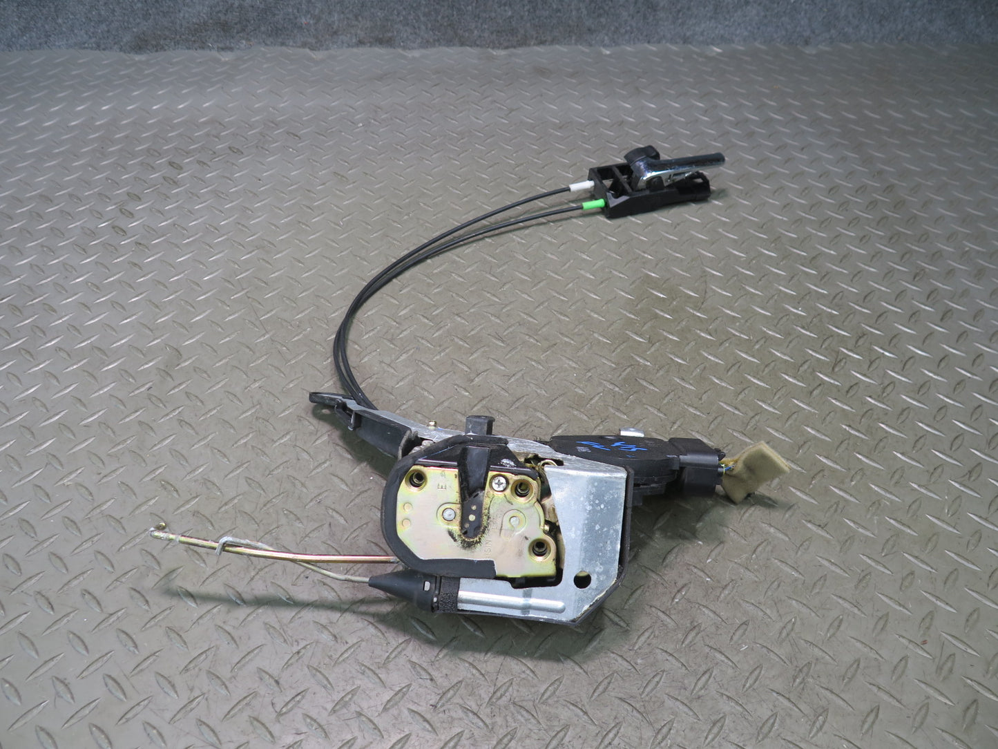 01-03 Lexus JCE10L IS300 Front Left Door Lock Latch Actuator OEM