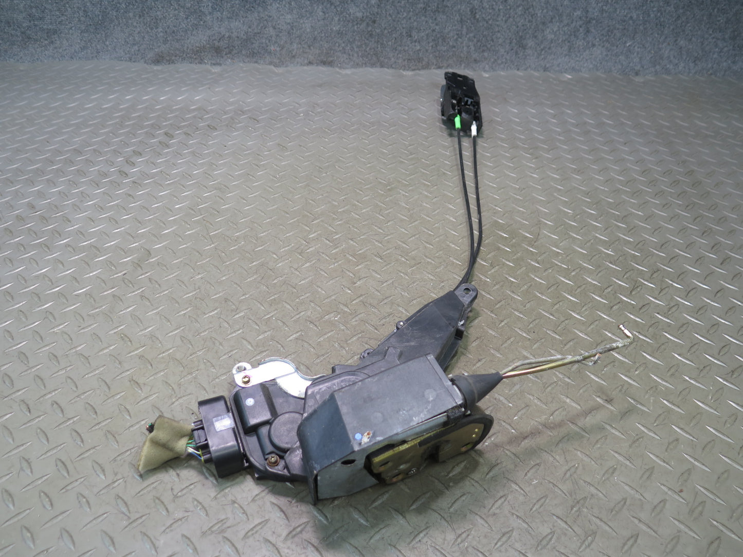 01-03 Lexus JCE10L IS300 Front Left Door Lock Latch Actuator OEM
